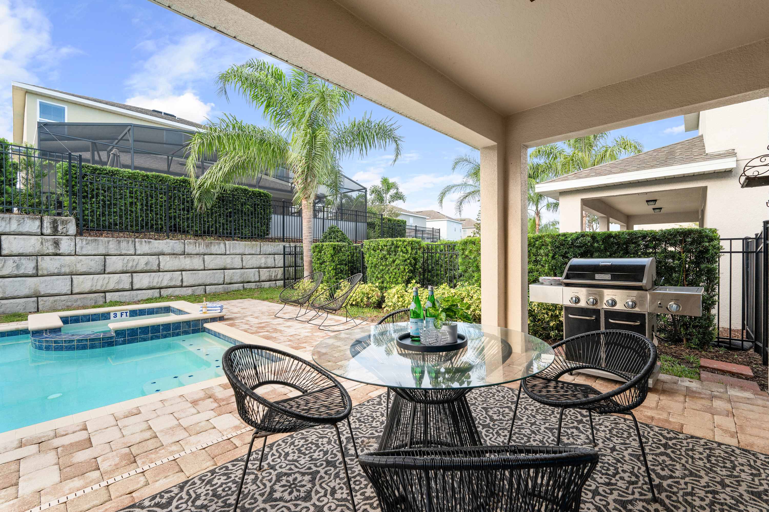 Luxury villa w/private pool & billiard lounge