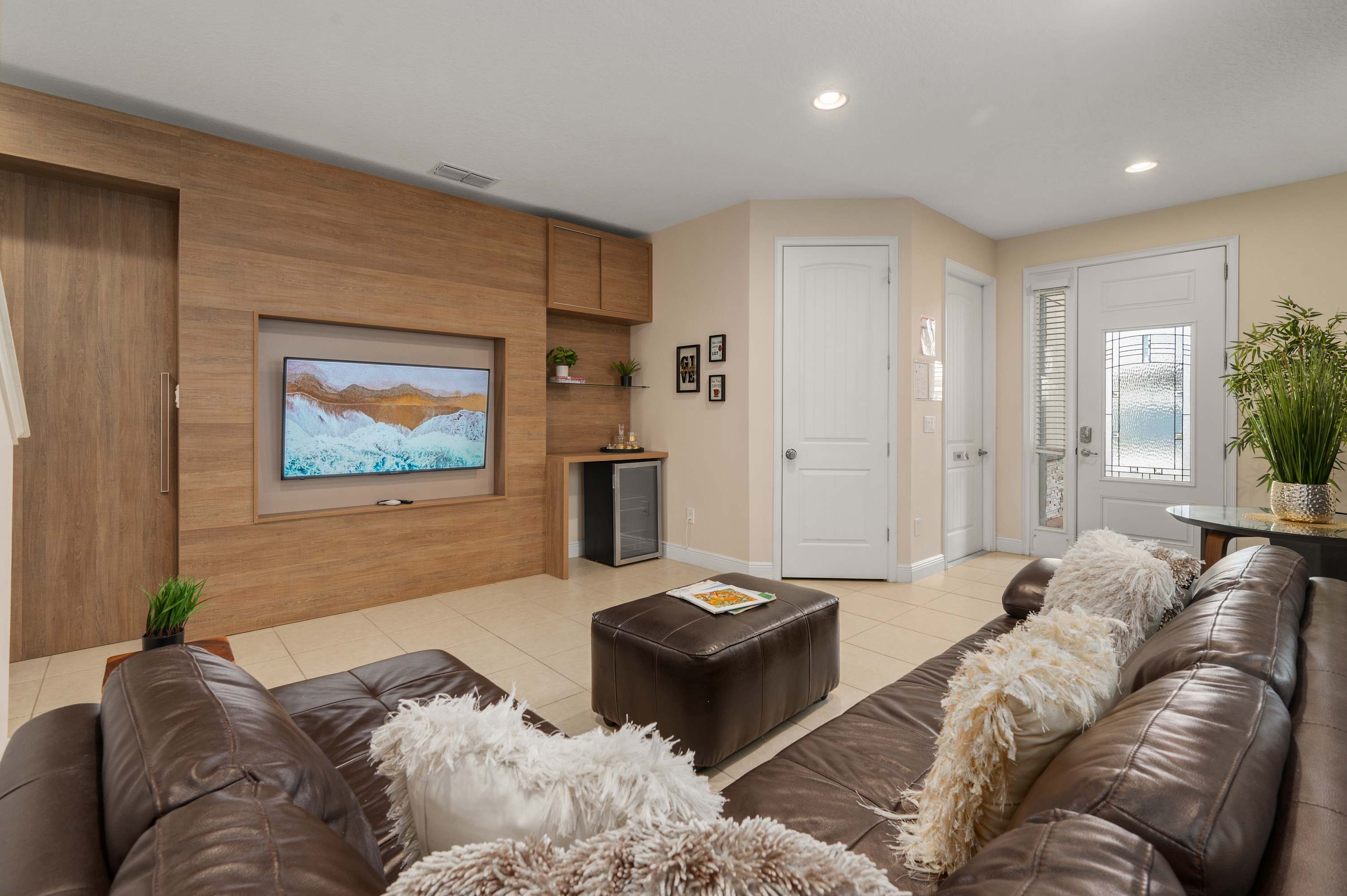 Luxury villa w/private pool & billiard lounge