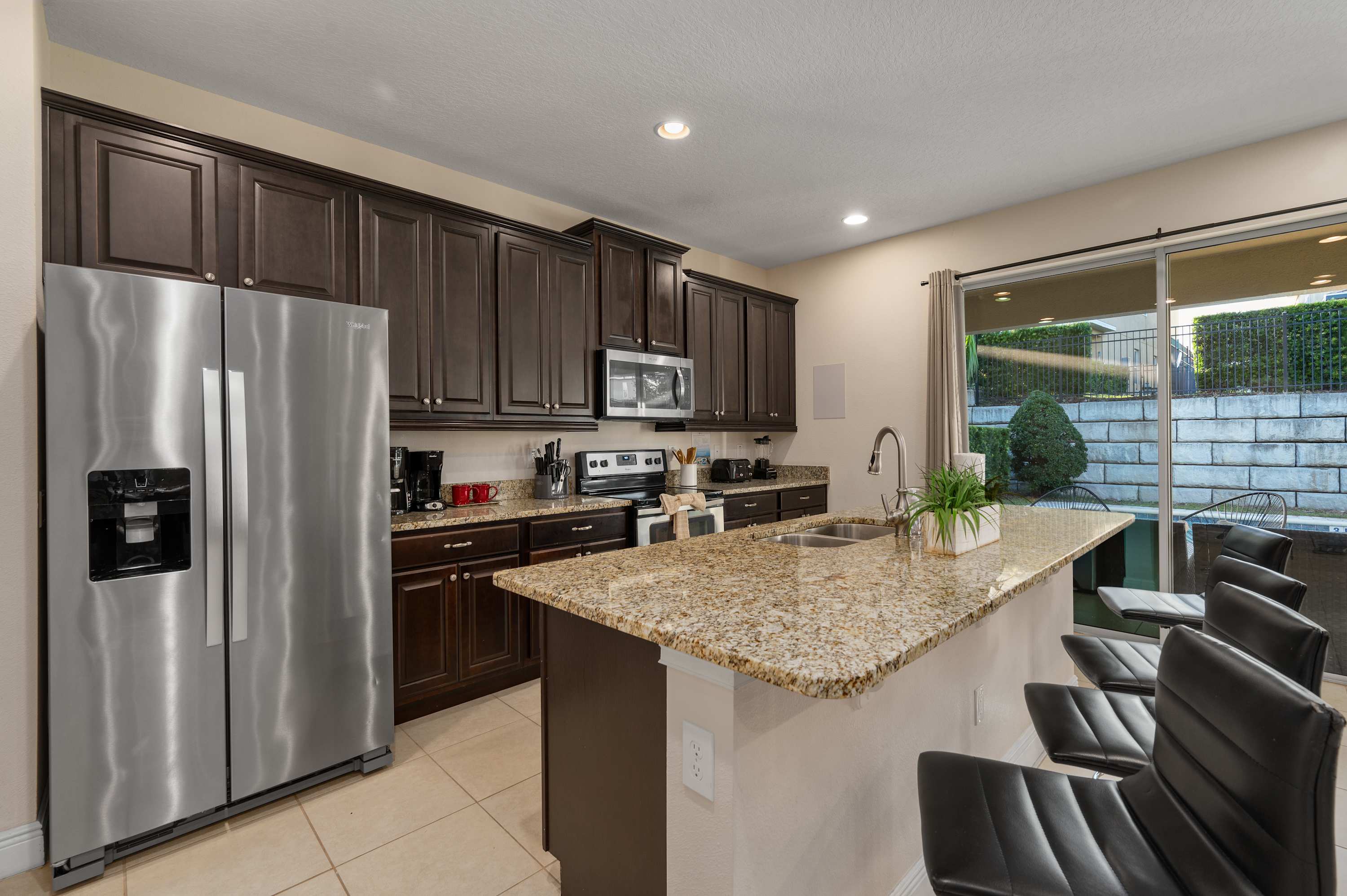 Luxury villa w/private pool & billiard lounge