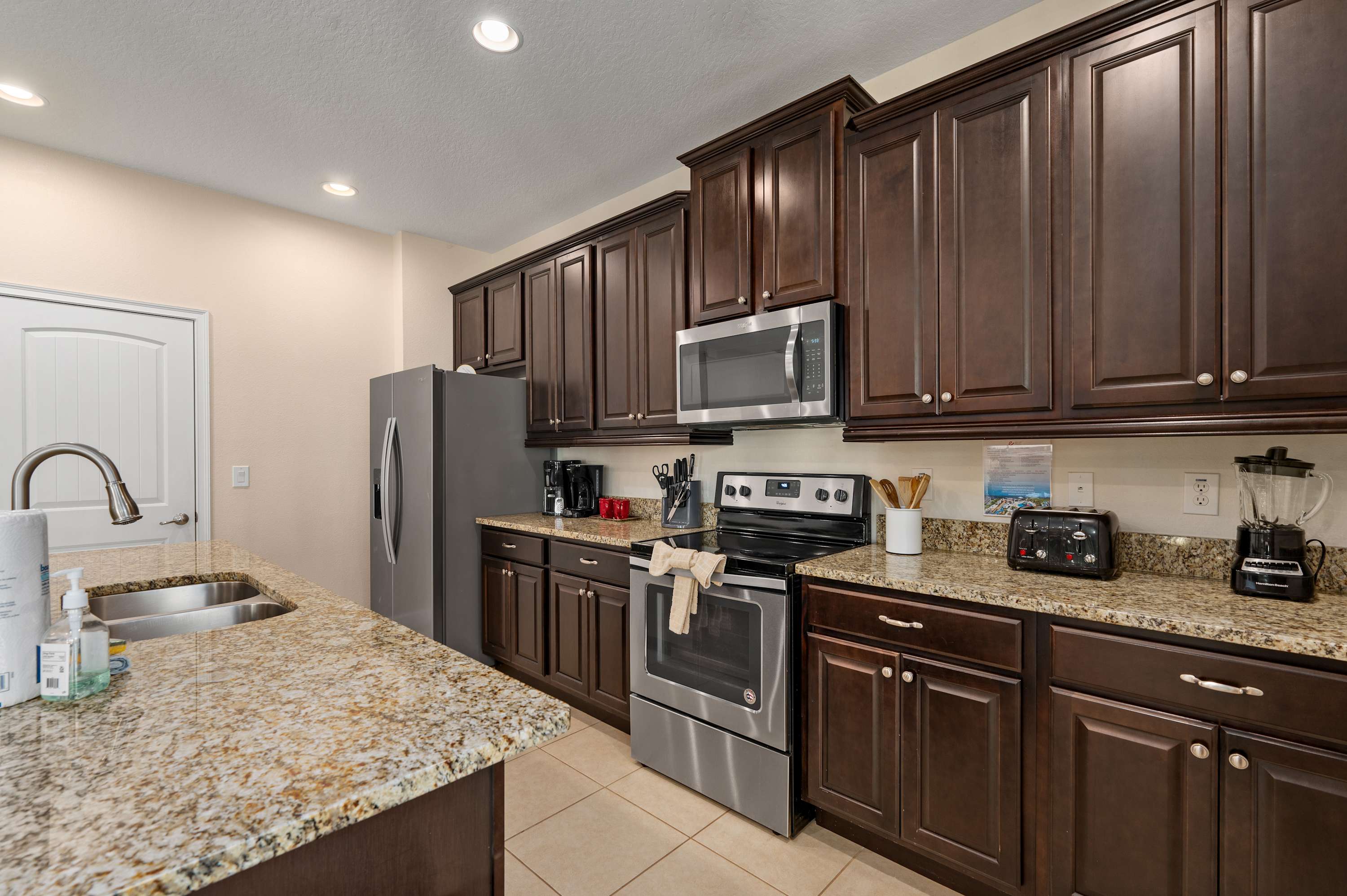 Luxury villa w/private pool & billiard lounge