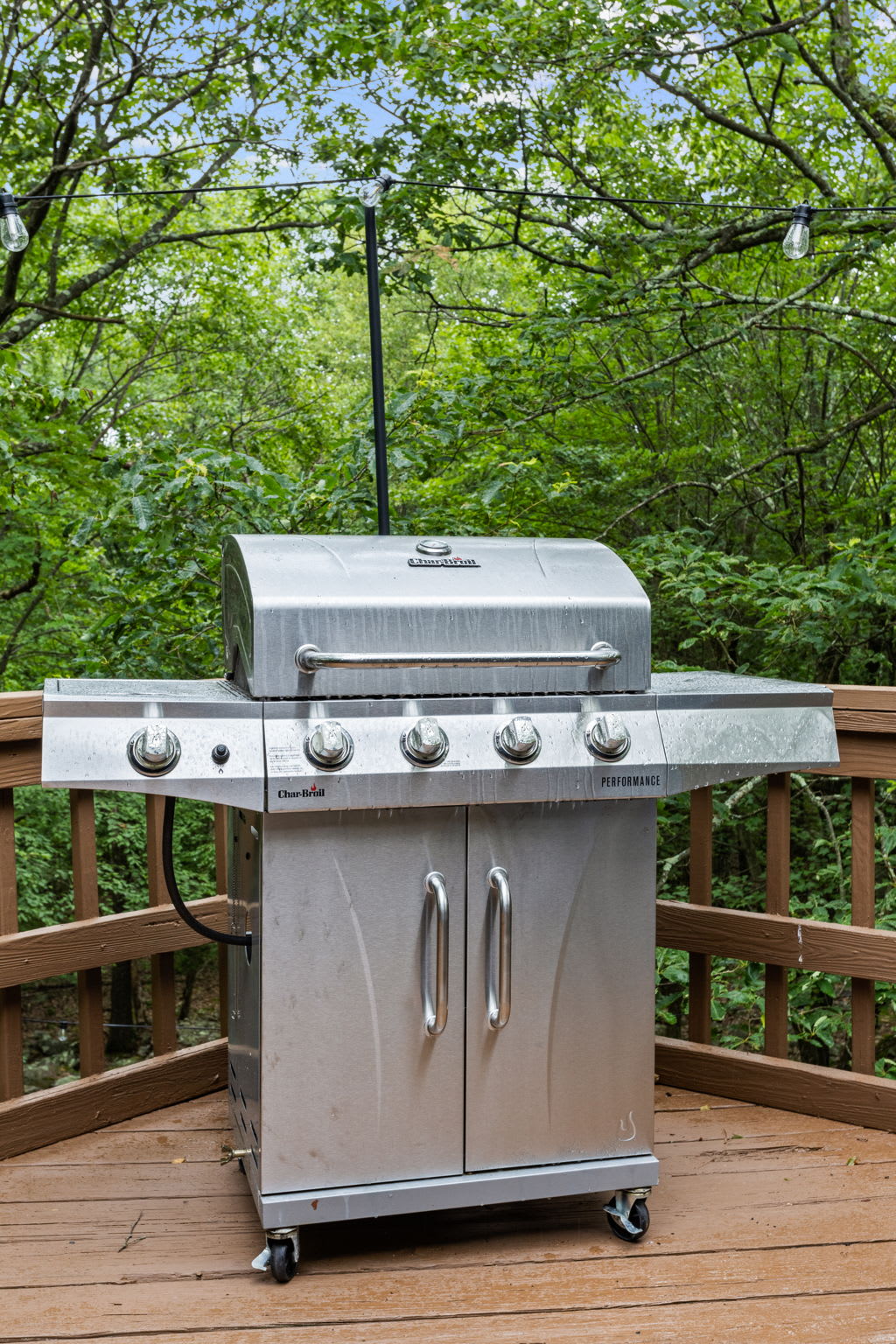 Sleek Outdoor Grill Setup – A high-end stainless steel grill set on the deck, ideal for cooking and dining in the fresh mountain air.