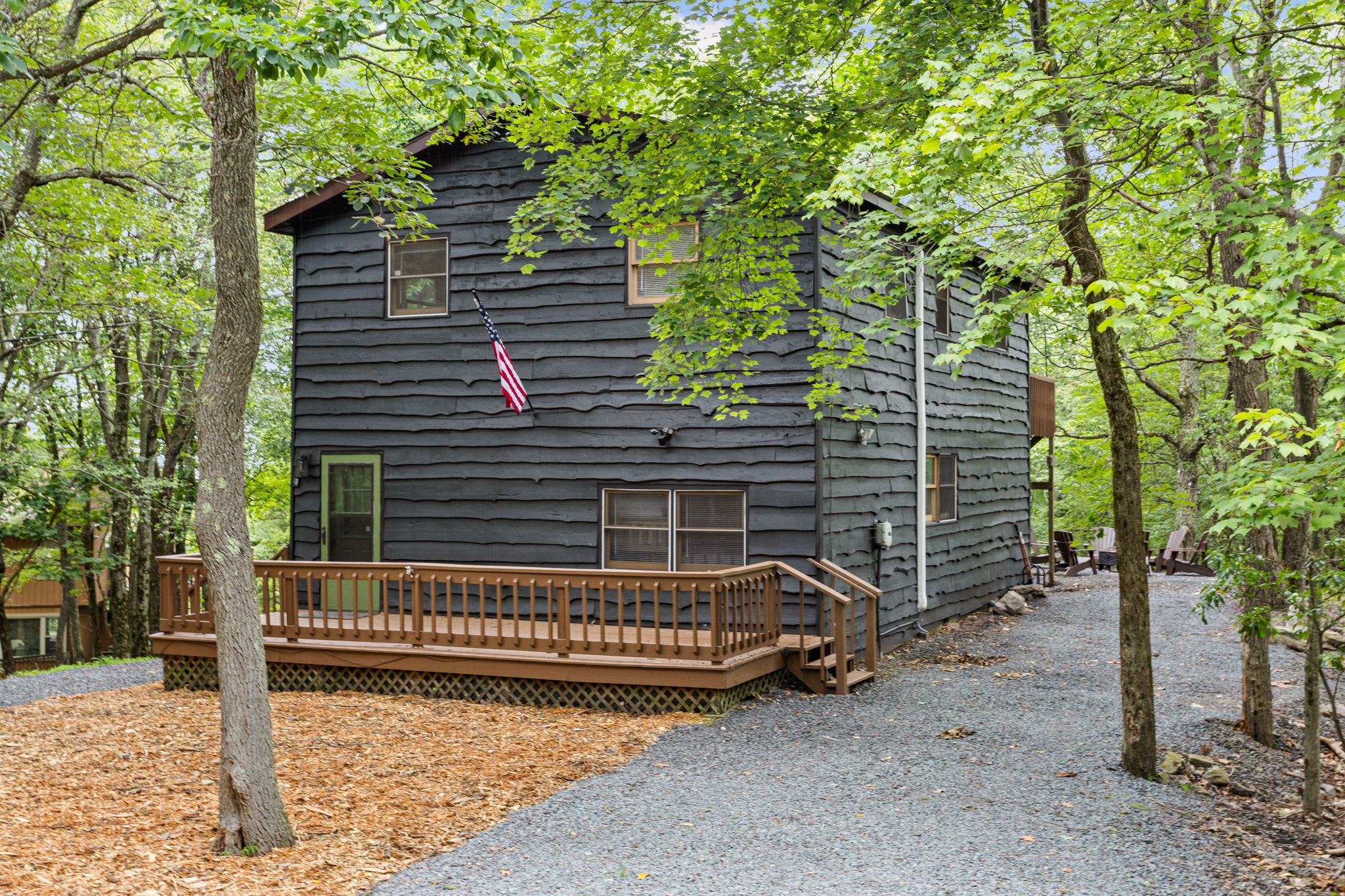 Secluded Cabin in the Woods – A charming modern cabin nestled among the trees, offering privacy and a true escape into nature.