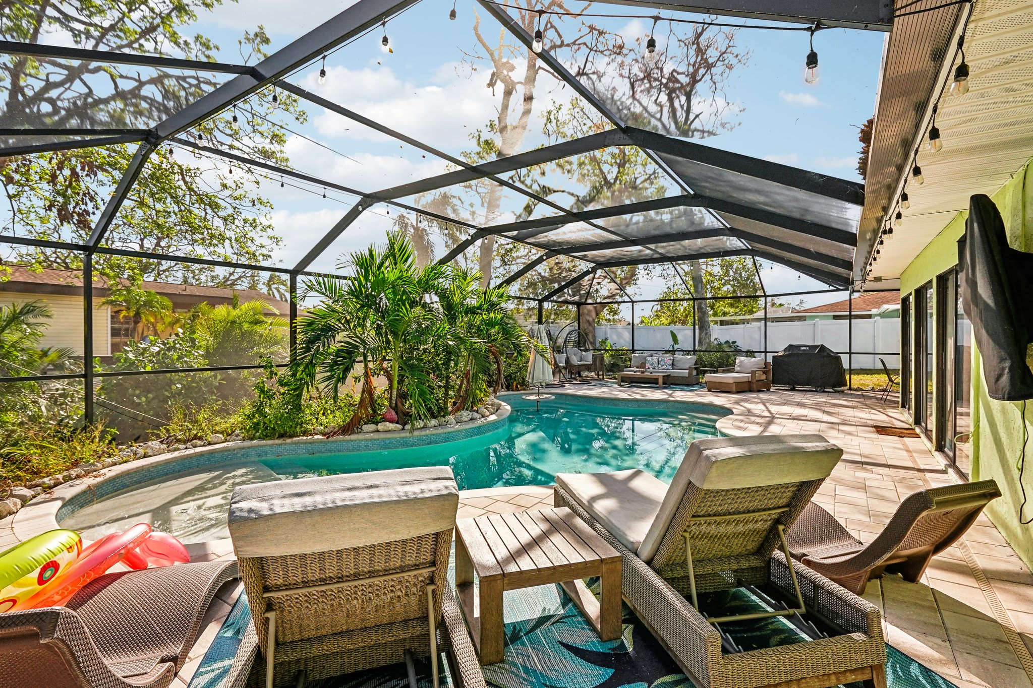 4 Br Bradenton Home~Private Pool, Outdoor Bar, W/D — Bradenton, FL — vacation rental
