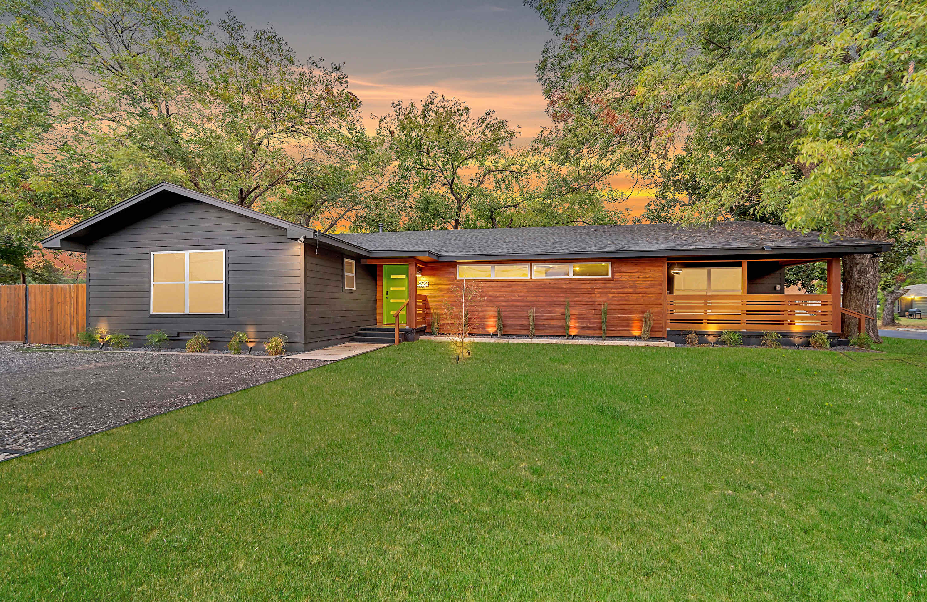 The Mod Poppy | Large 5BR | 10 Mins to Waco Sights — Waco, TX — vacation rental