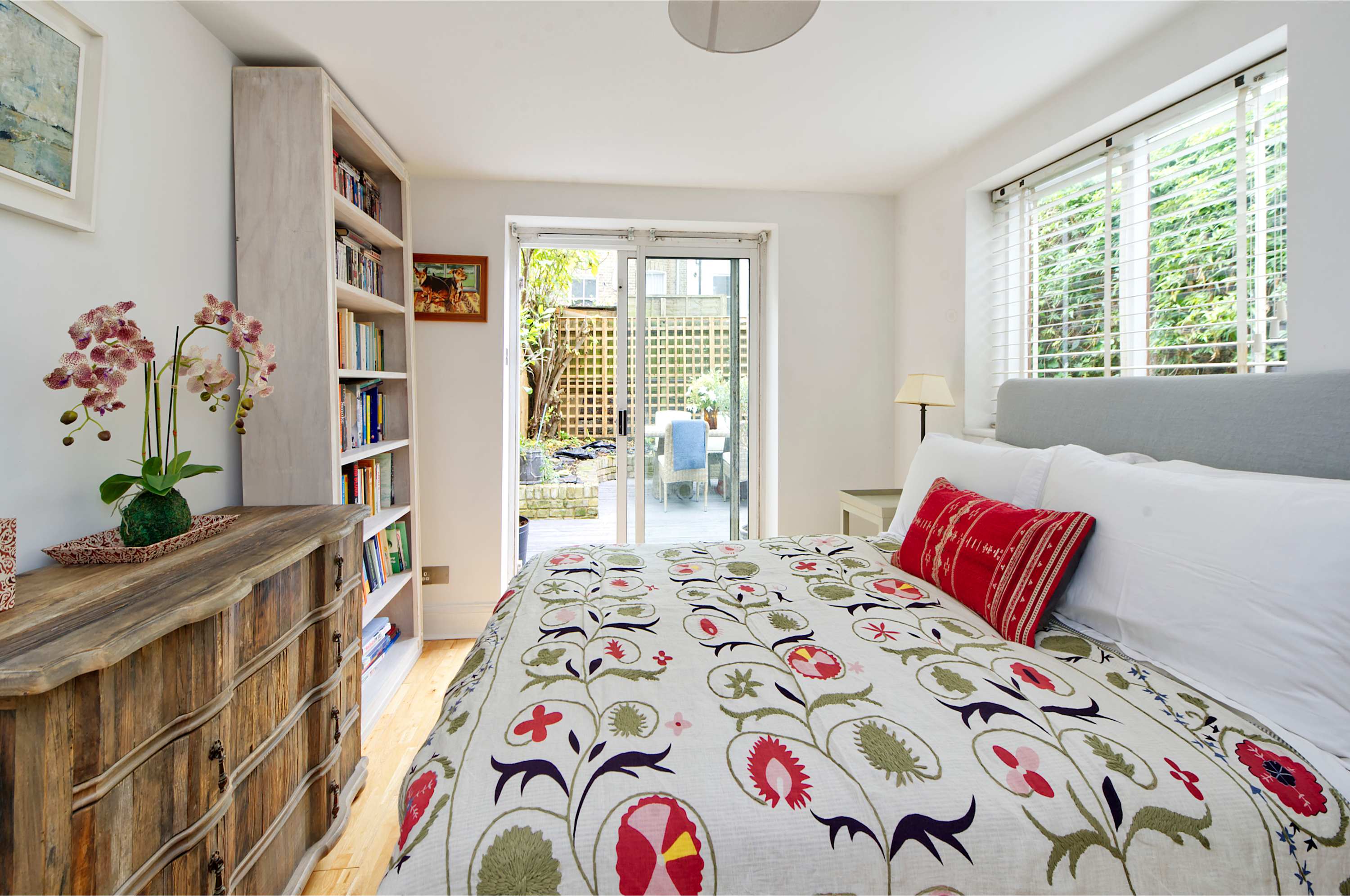 Lovely 2 bed flat with Garden in Queen's Park in Fernhead Road 132 W9 3EN - Property image 9 - VivreStays