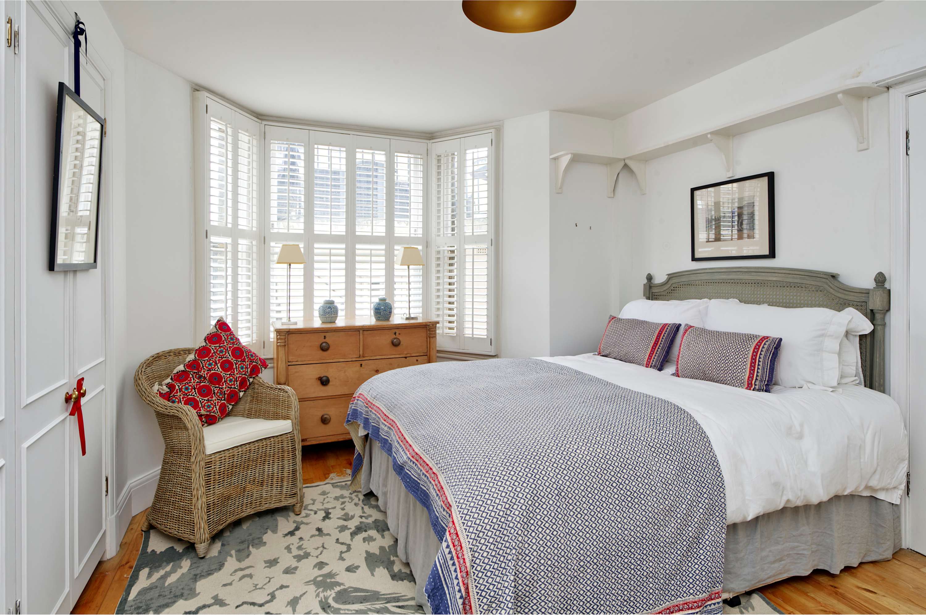 Lovely 2 bed flat with Garden in Queen's Park in Fernhead Road 132 W9 3EN - Property image 5 - VivreStays