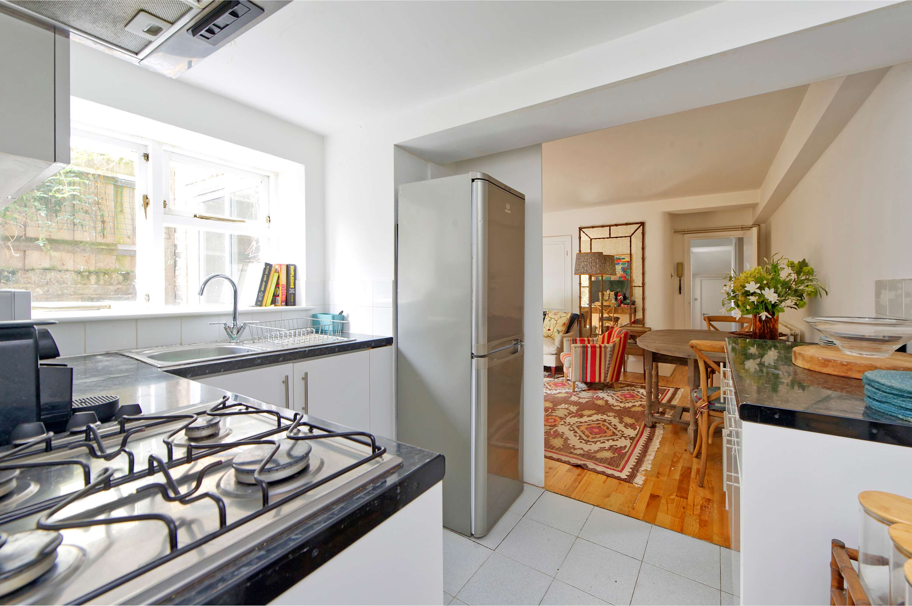 Lovely 2 bed flat with Garden in Queen's Park in Fernhead Road 132 W9 3EN - Property image 6 - VivreStays