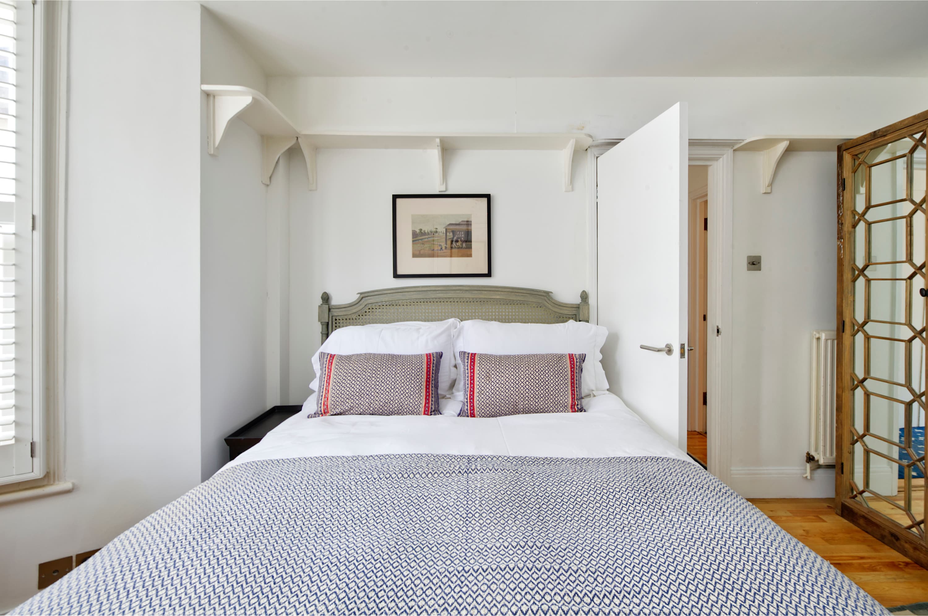 Lovely 2 bed flat with Garden in Queen's Park in Fernhead Road 132 W9 3EN - Property image 11 - VivreStays