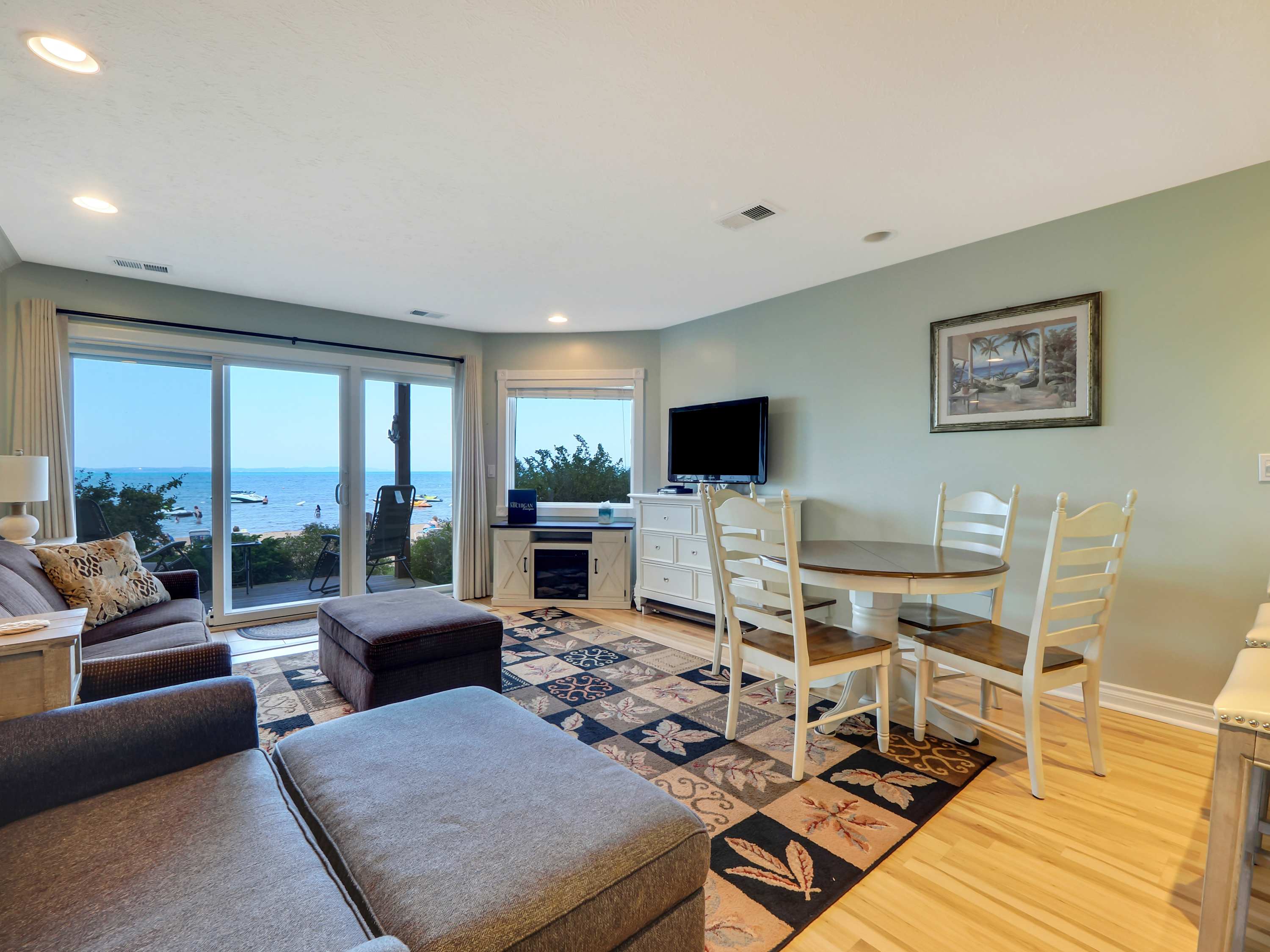 Beach 107 Waterfront Condo Minutes to Downtown Traverse City — Traverse City, MI — vacation rental