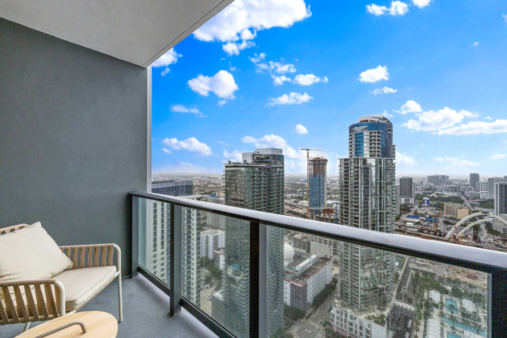 Chic 1BR · Free Transit · Near FIFA Fan Fest
