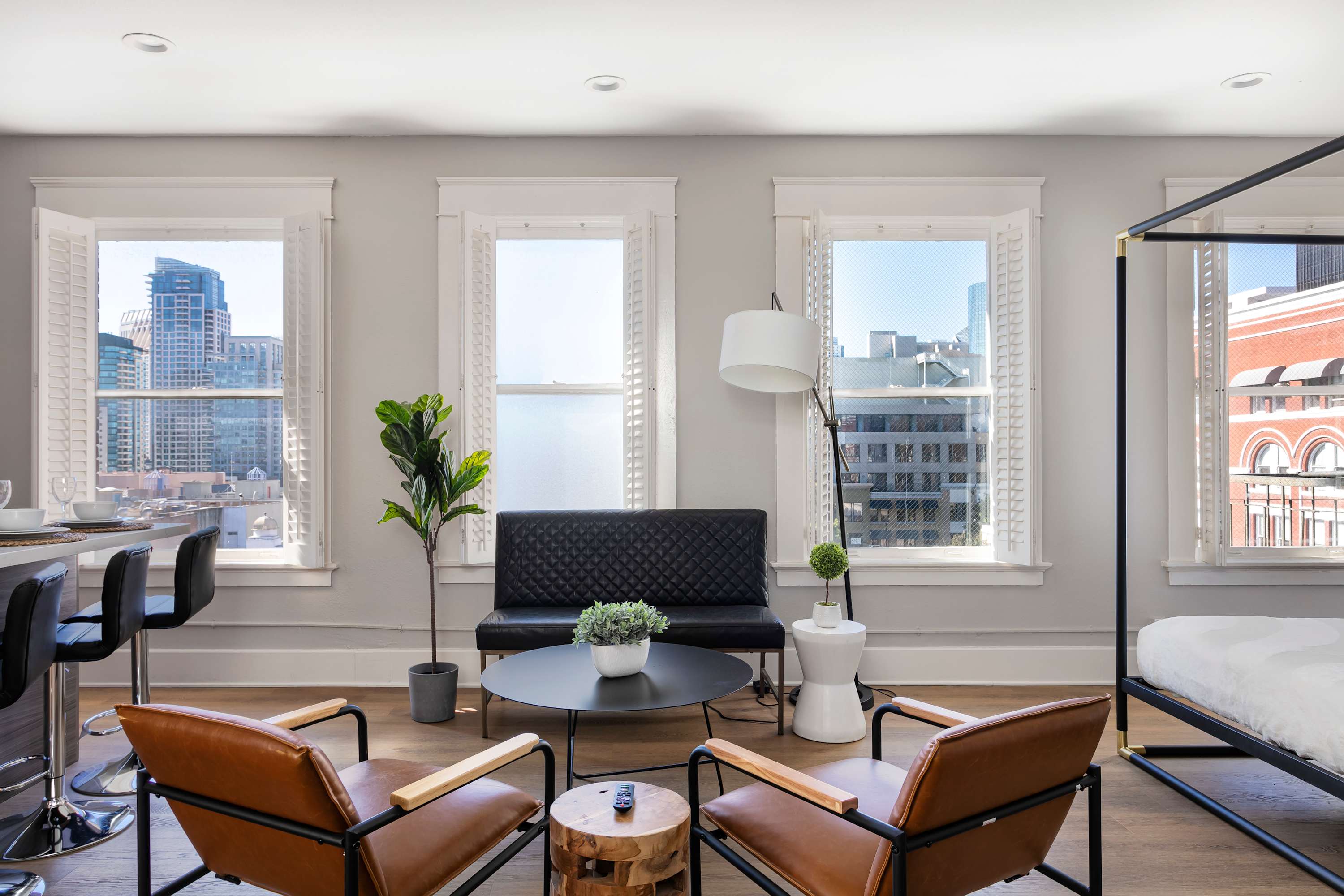 Luxury Suite With Modern Decor And Prime Location - Chic Escape - San Diego, CA