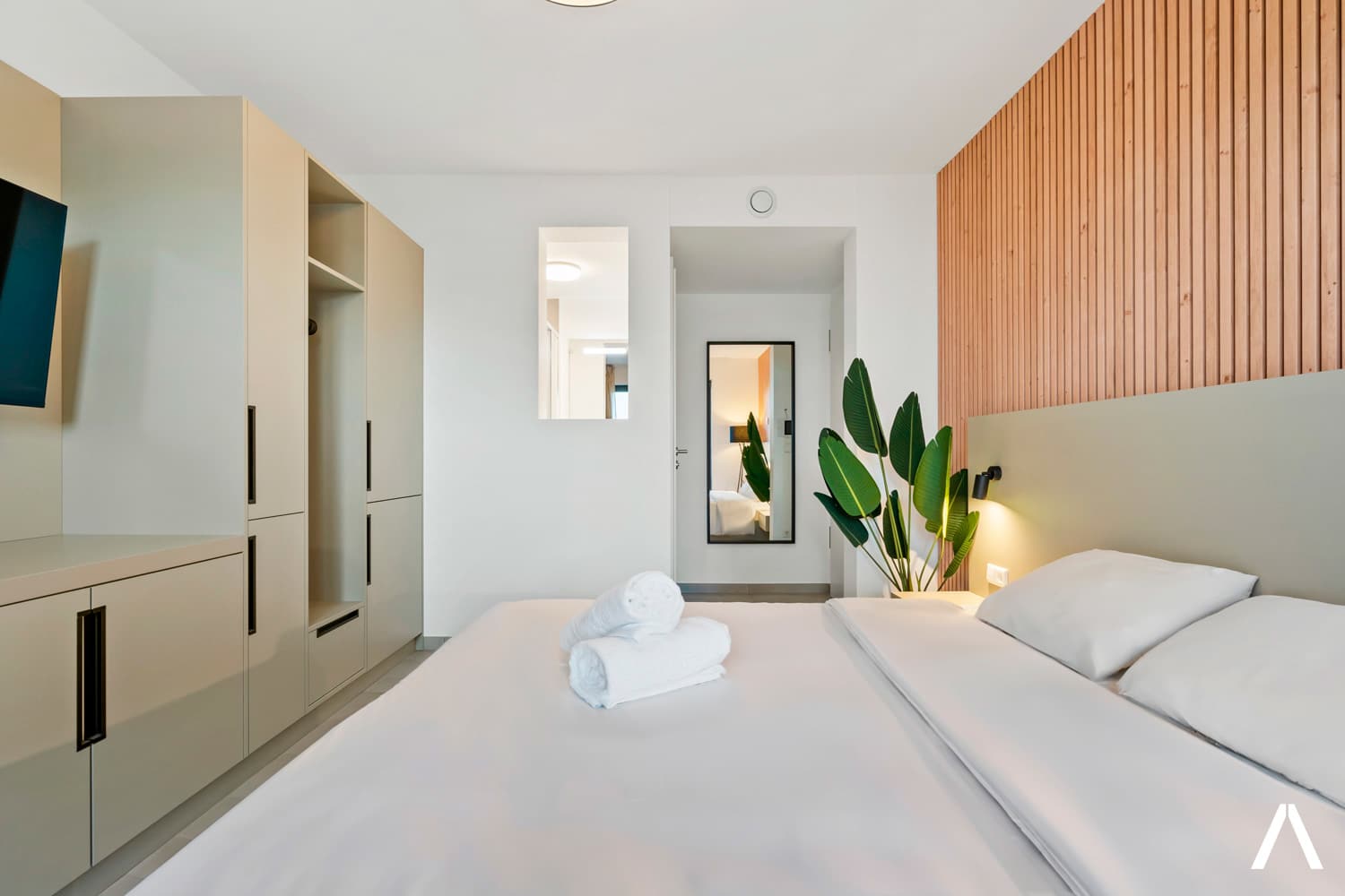 Comfortable and Stylish Retreat – Rest easy in a serene space with a plush queen bed and charming wooden decor.