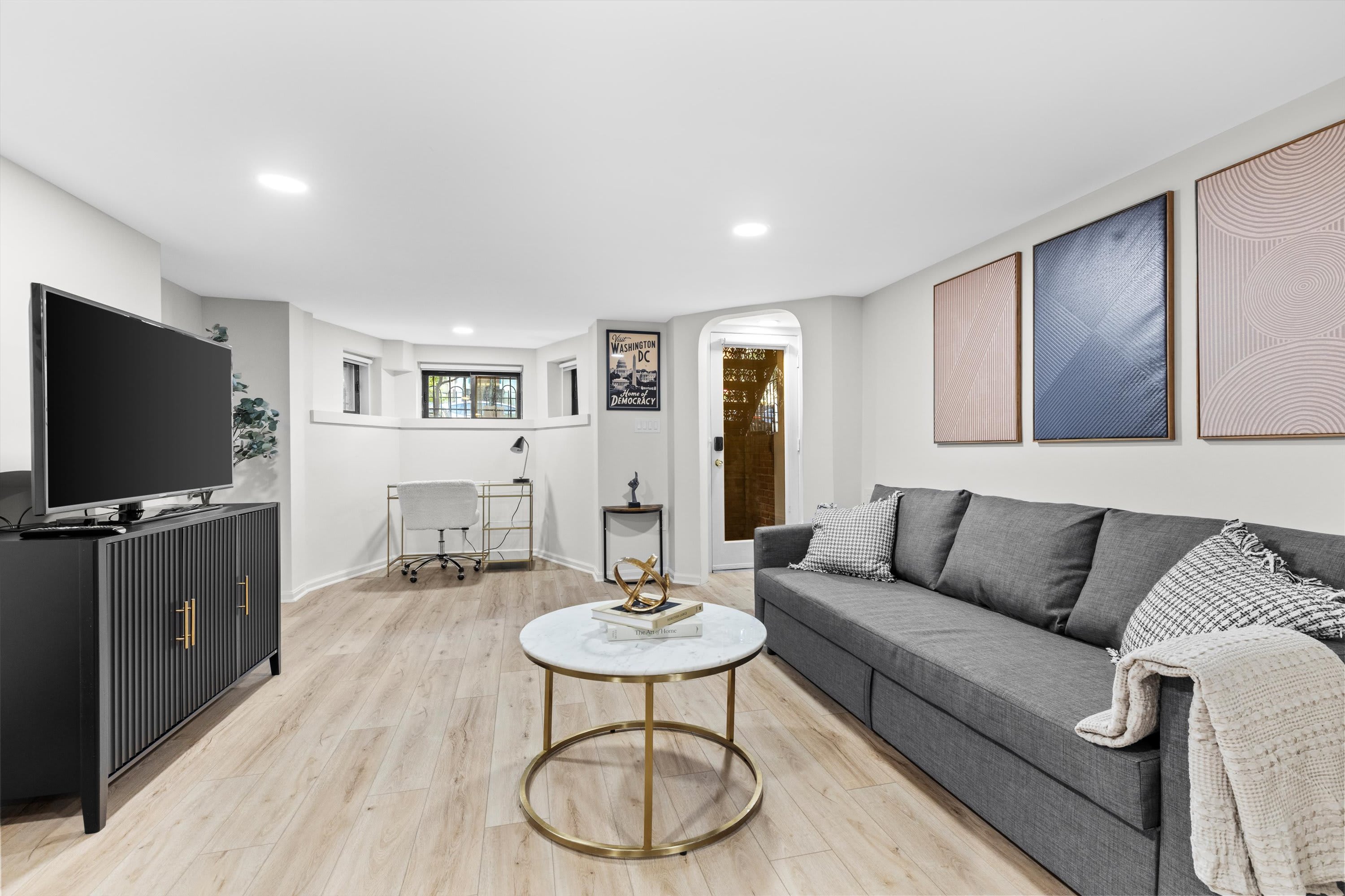 Spacious NW Apt Steps to 14th Street Corridor — Washington, DC — vacation rental