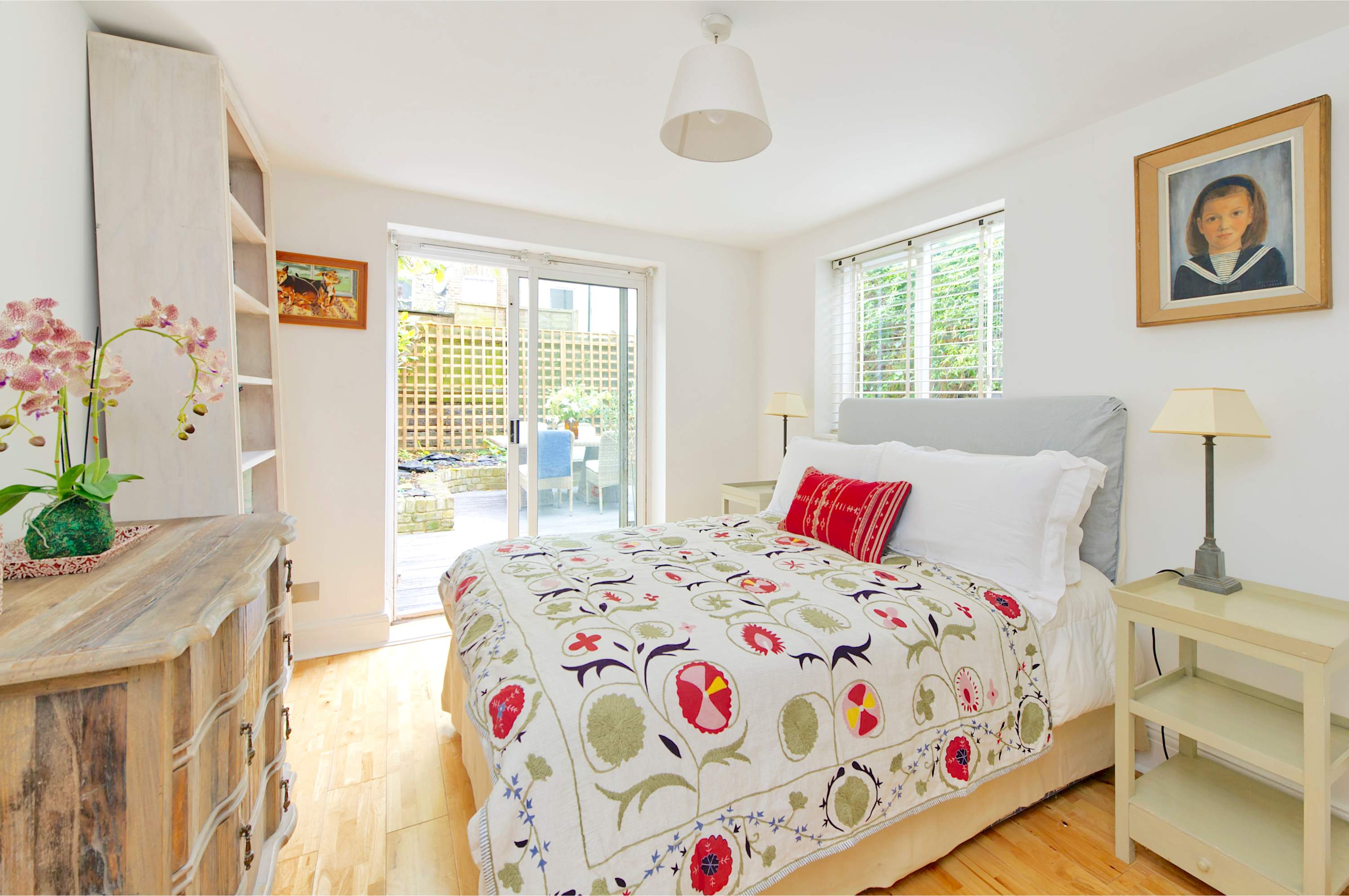 View Lovely 2 bed flat with Garden in Queen's Park Lovely 2 bed flat with Garden in Queen's Park serviced apartment - UK - VivreStays
