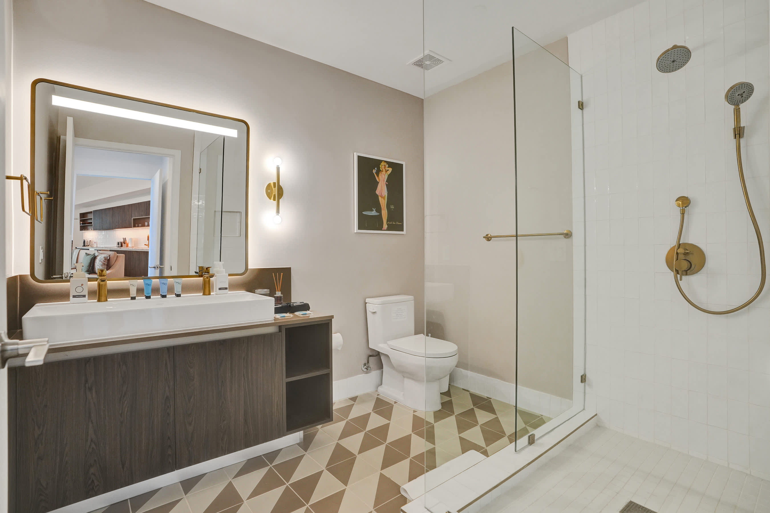 NEW Stunning 2/2 with Panoramic Views of Miami PH Condo 50th floor | Photo 9