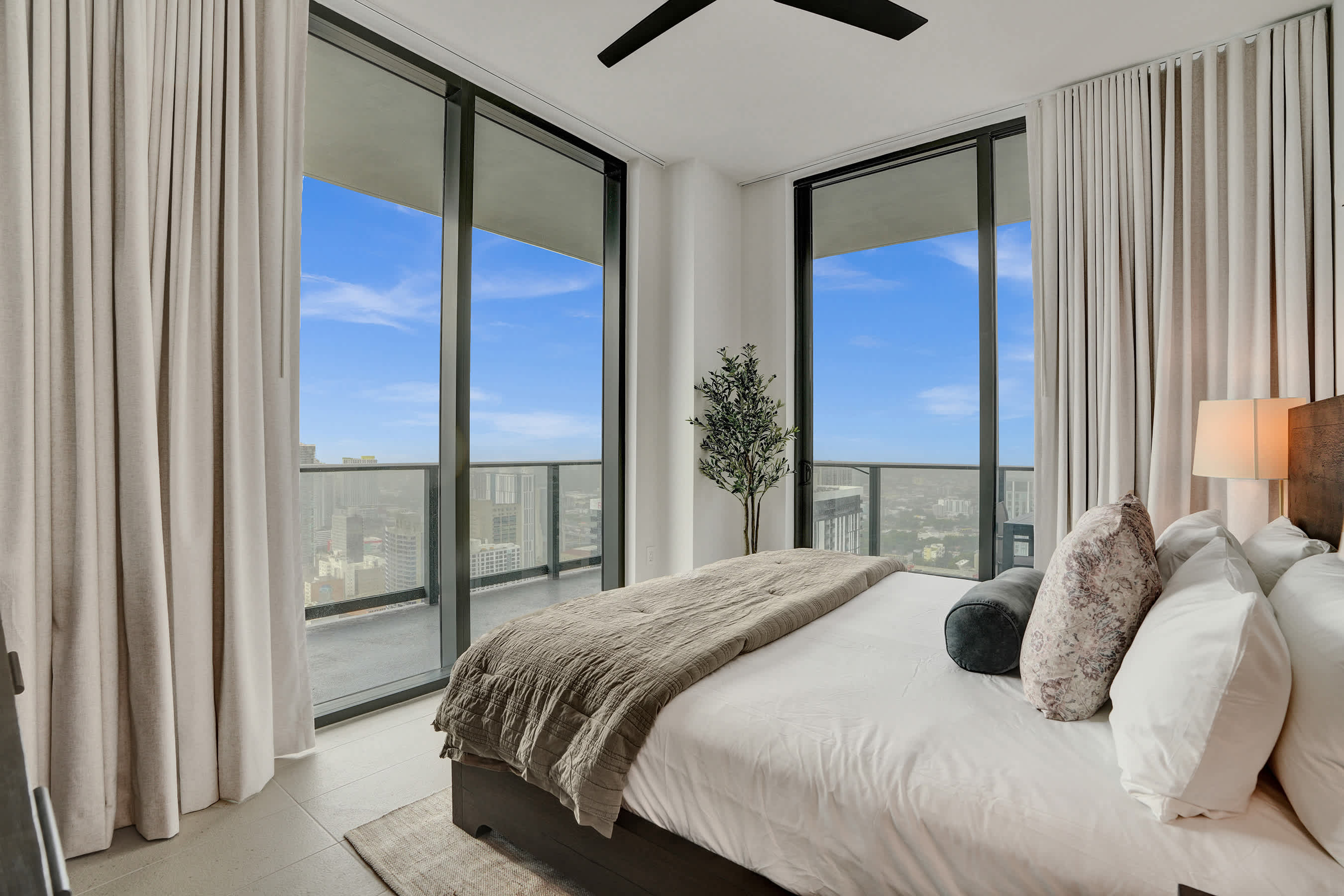 NEW Stunning 2/2 with Panoramic Views of Miami PH Condo 50th floor | Photo 13