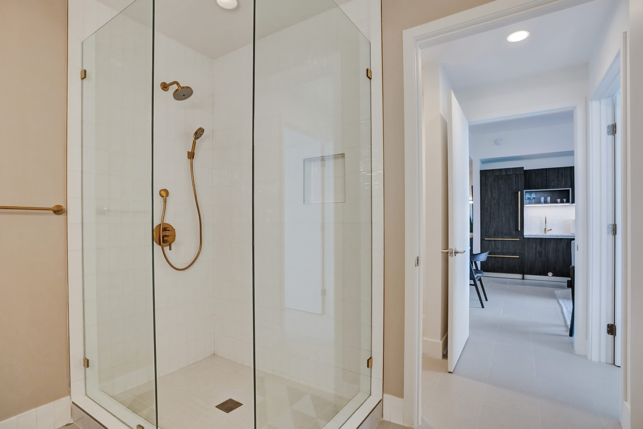 NEW Stunning 2/2 with Panoramic Views of Miami PH Condo 50th floor | Photo 10