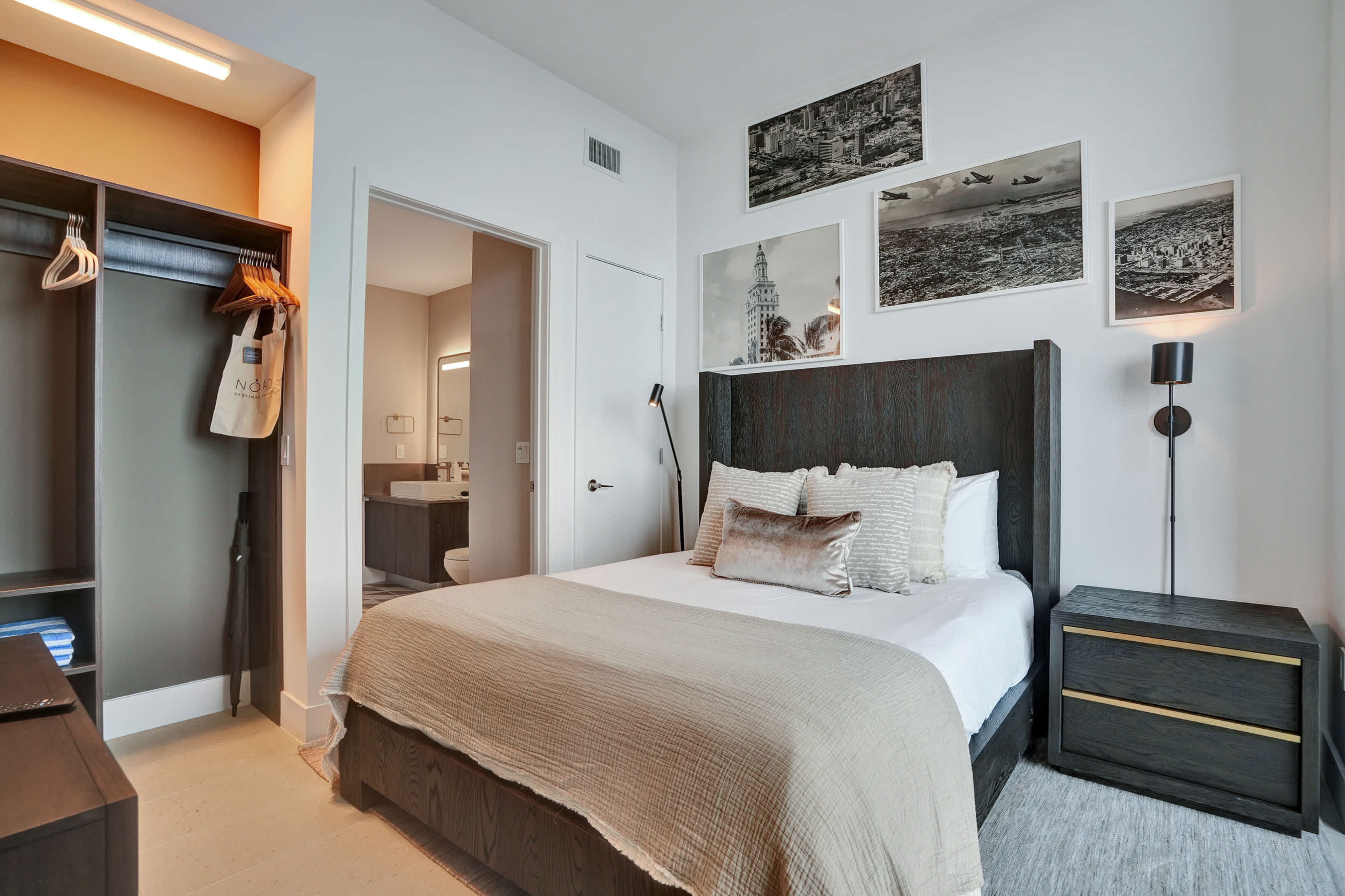 NEW Stunning 2/2 with Panoramic Views of Miami PH Condo 50th floor | Photo 14