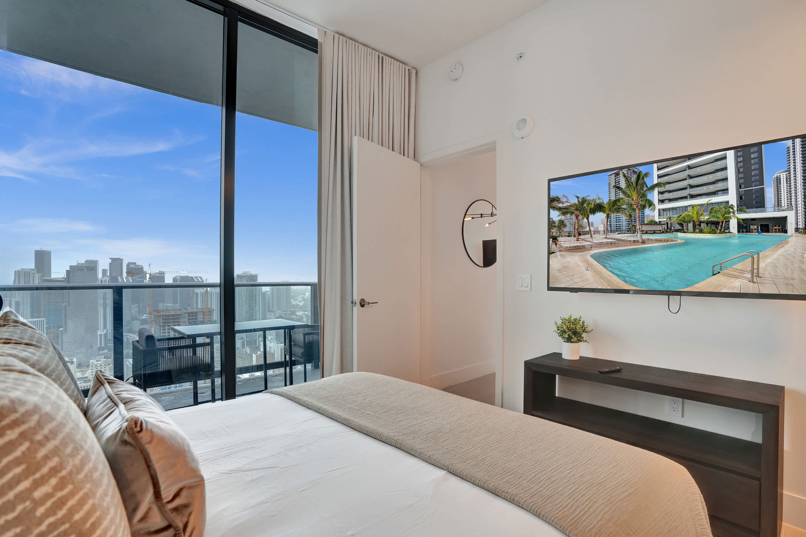 NEW Stunning 2/2 with Panoramic Views of Miami PH Condo 50th floor | Photo 17