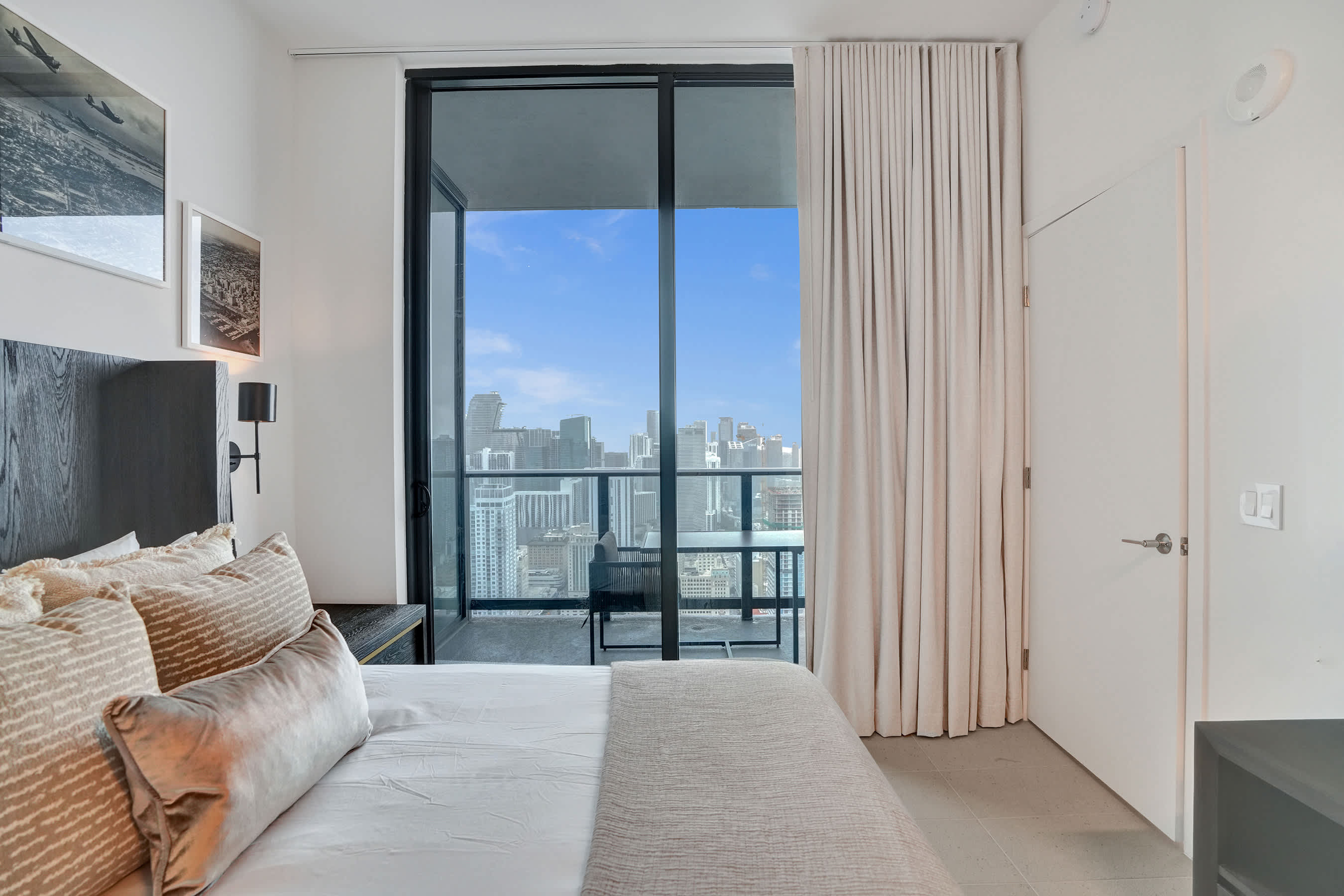 NEW Stunning 2/2 with Panoramic Views of Miami PH Condo 50th floor | Photo 16