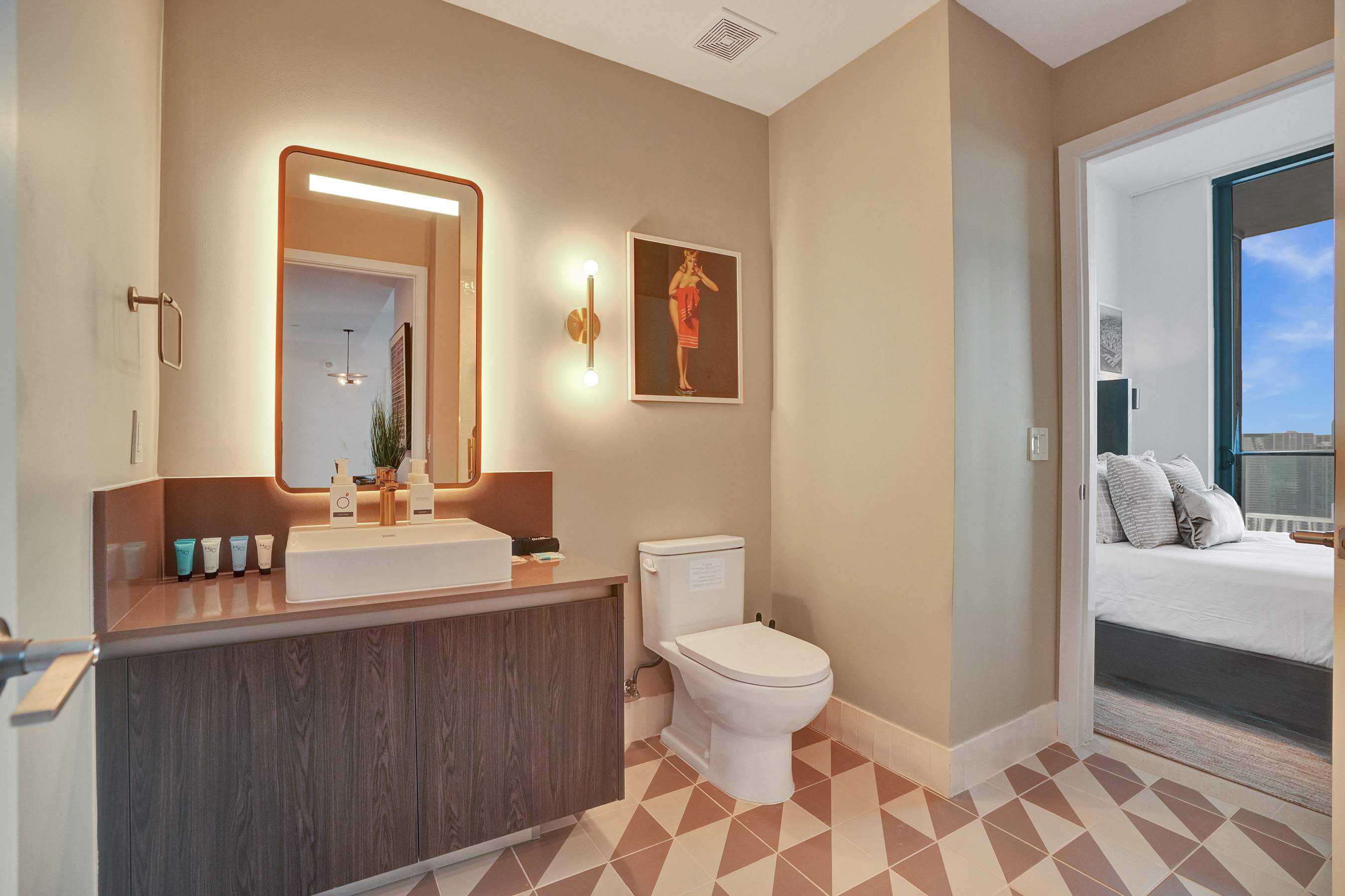 NEW Stunning 2/2 with Panoramic Views of Miami PH Condo 50th floor | Photo 19