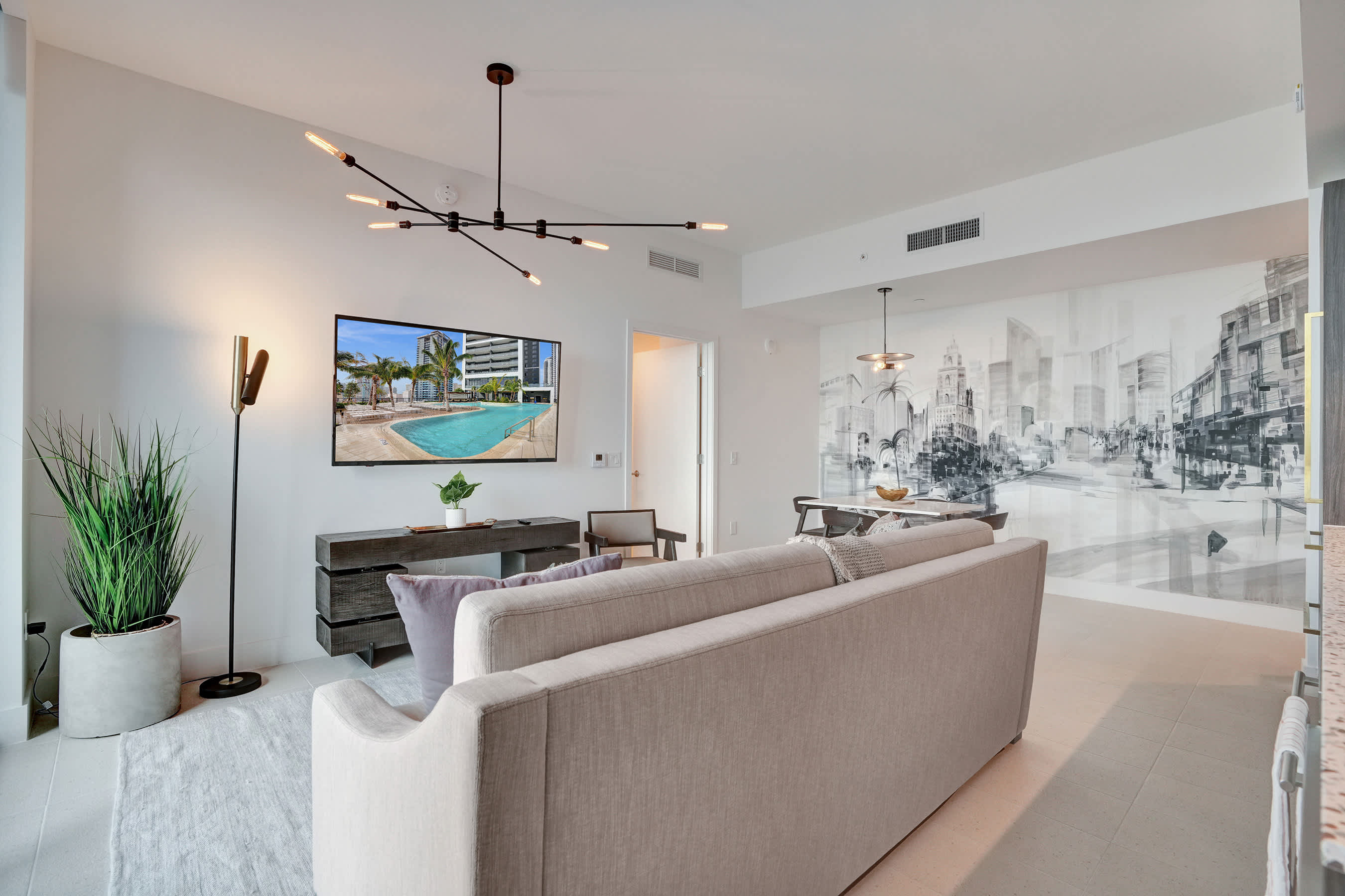 NEW Stunning 2/2 with Panoramic Views of Miami PH Condo 50th floor | Photo 4