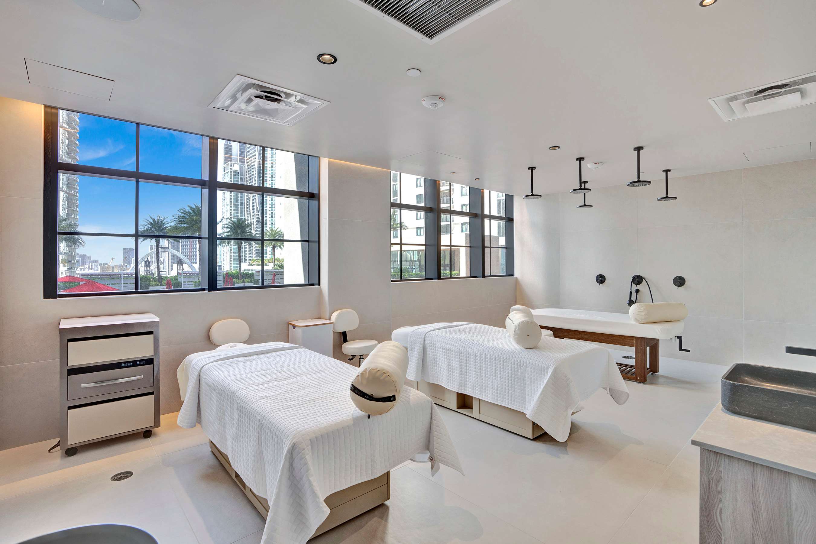 NEW Stunning 2/2 with Panoramic Views of Miami PH Condo 50th floor | Photo 52