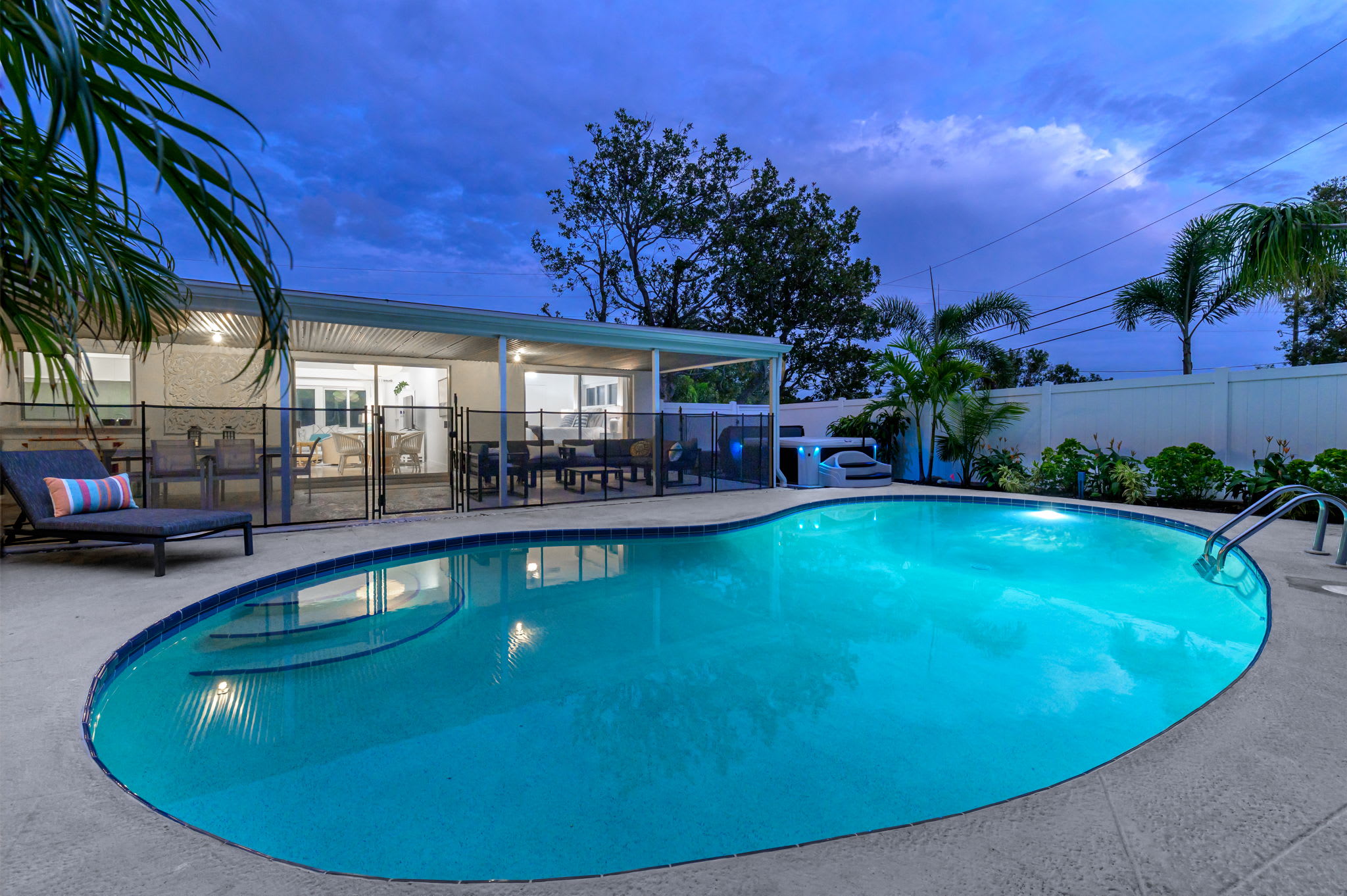Breezy Blue-Pool, Hot Tub, Minutes to Beach, Games — Largo, FL — vacation rental