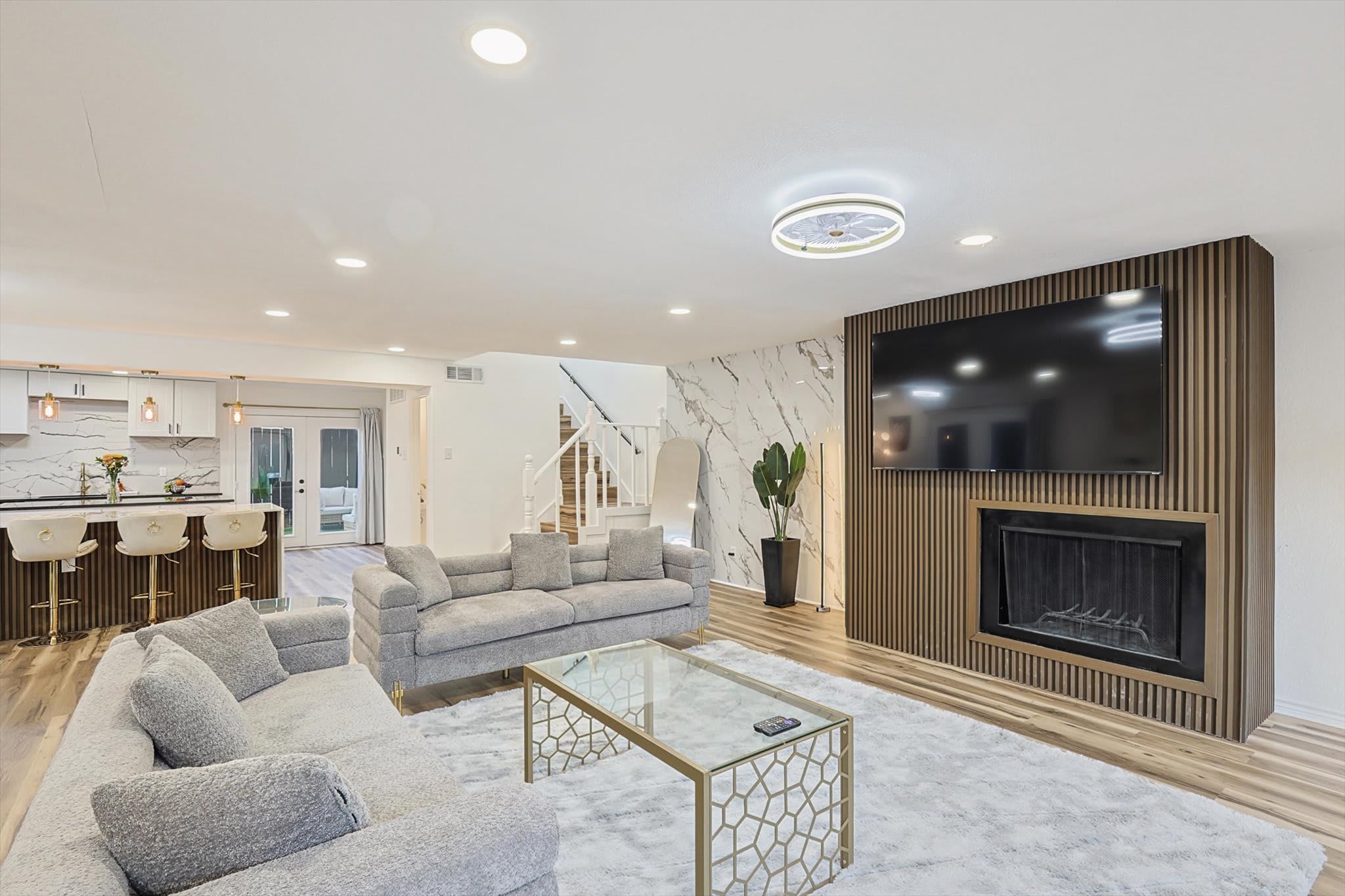 Luxury and Modern Home with Hot Tub