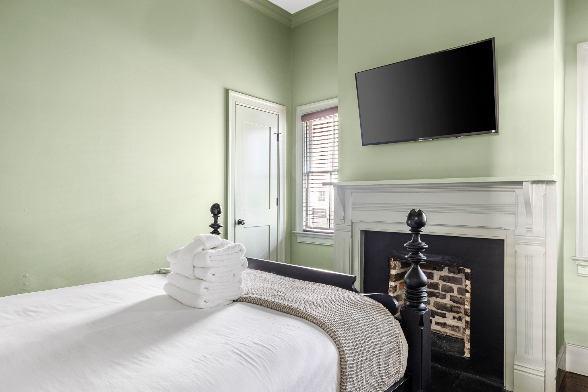 Harleston House | Unit B | Sleeps 7