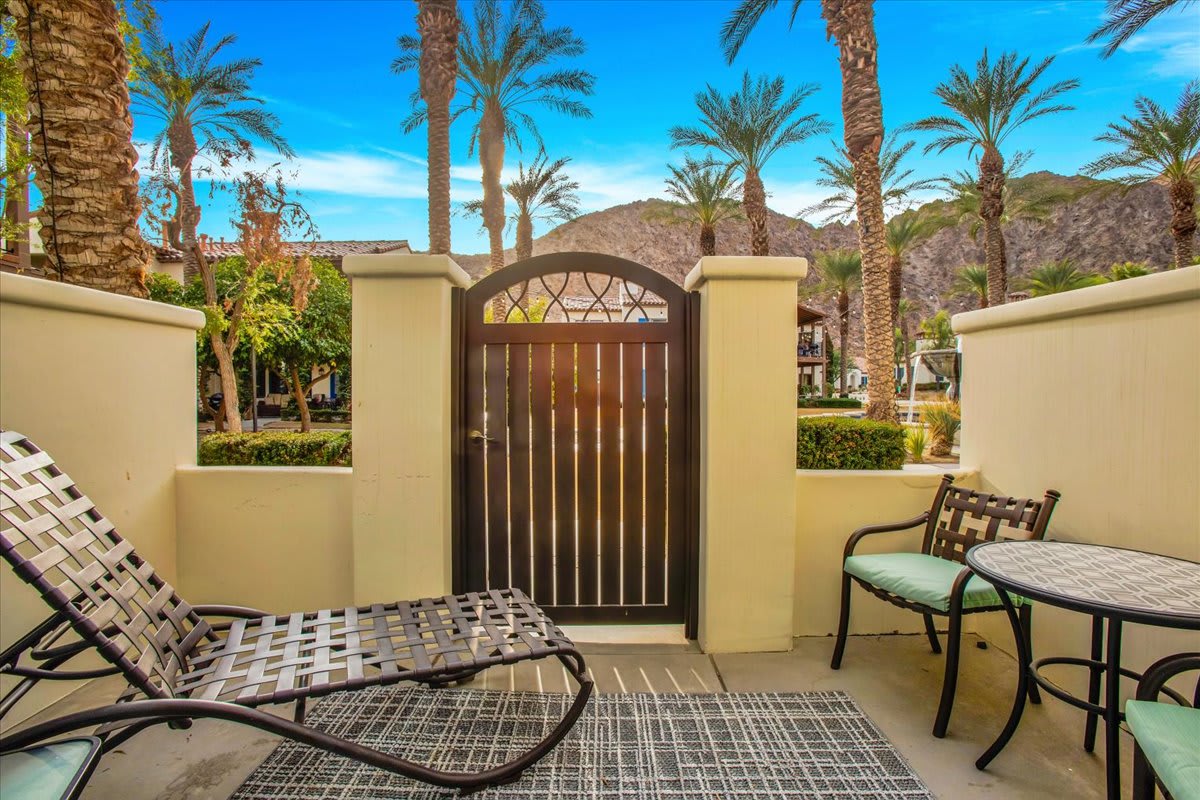 Tranquil Studio with Captivating Desert Views #C