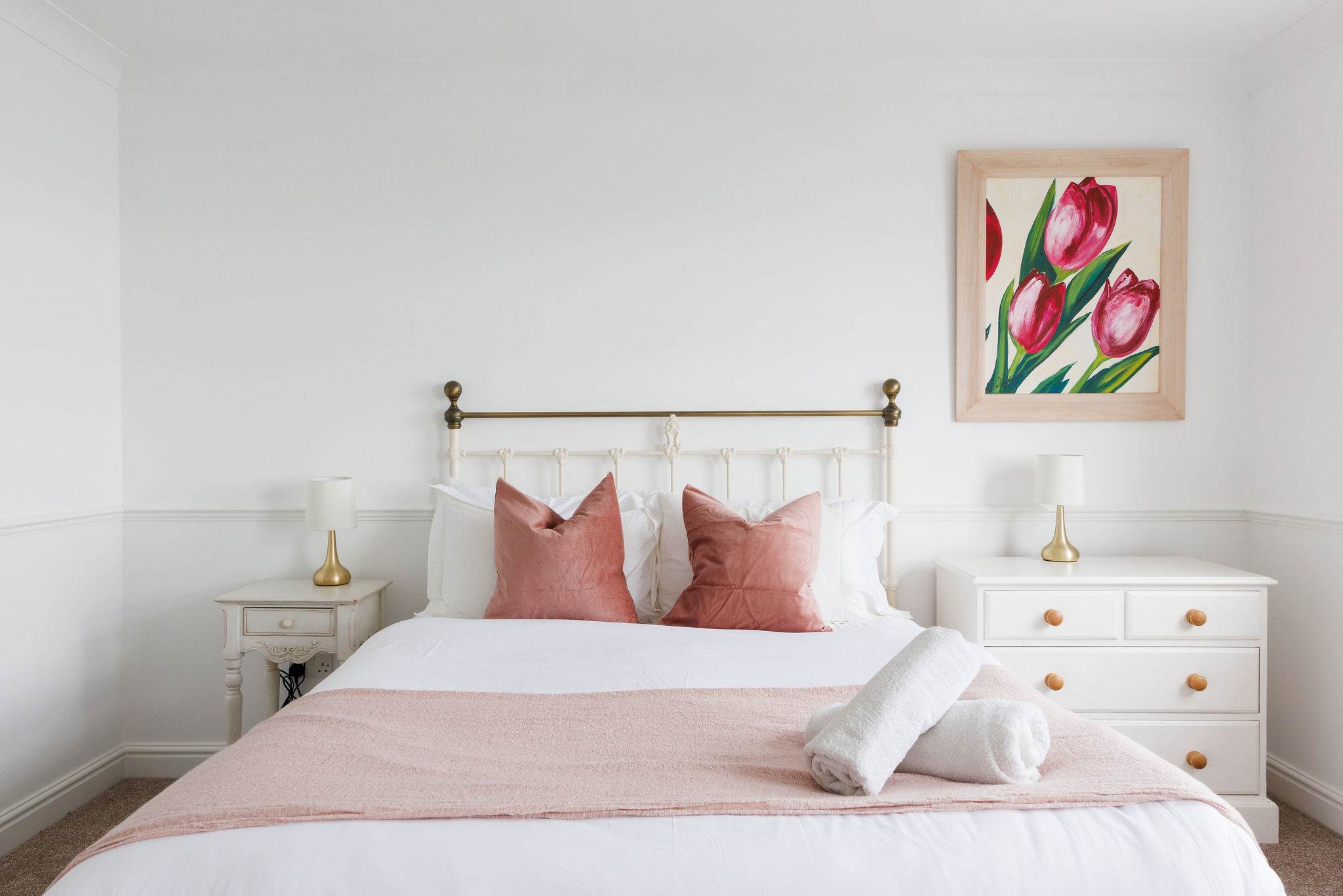 Expect a great night's sleep in the master bedroom. Wake up to the spectacular seaside sunrise.