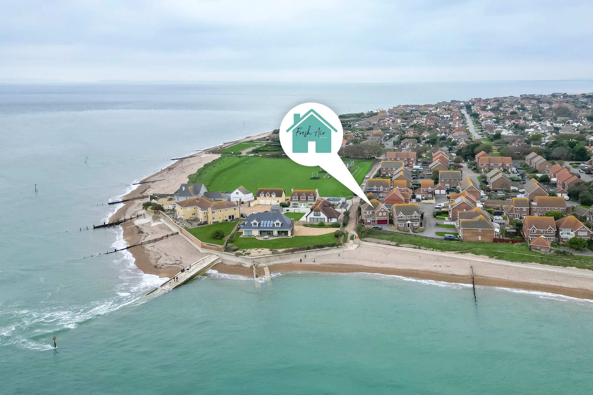 Spacious 4-Bed Seaside Retreat in Selsey