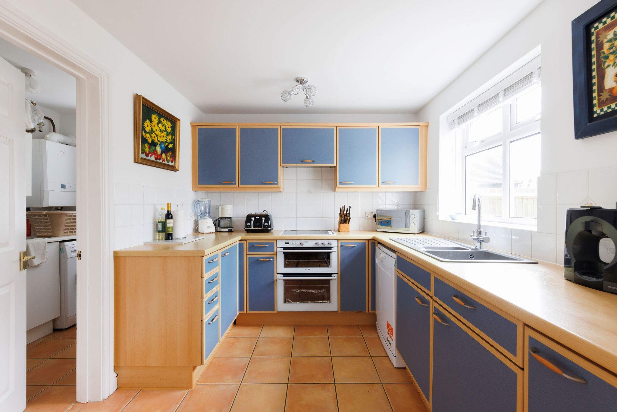 Spacious 4-Bed Seaside Retreat in Selsey