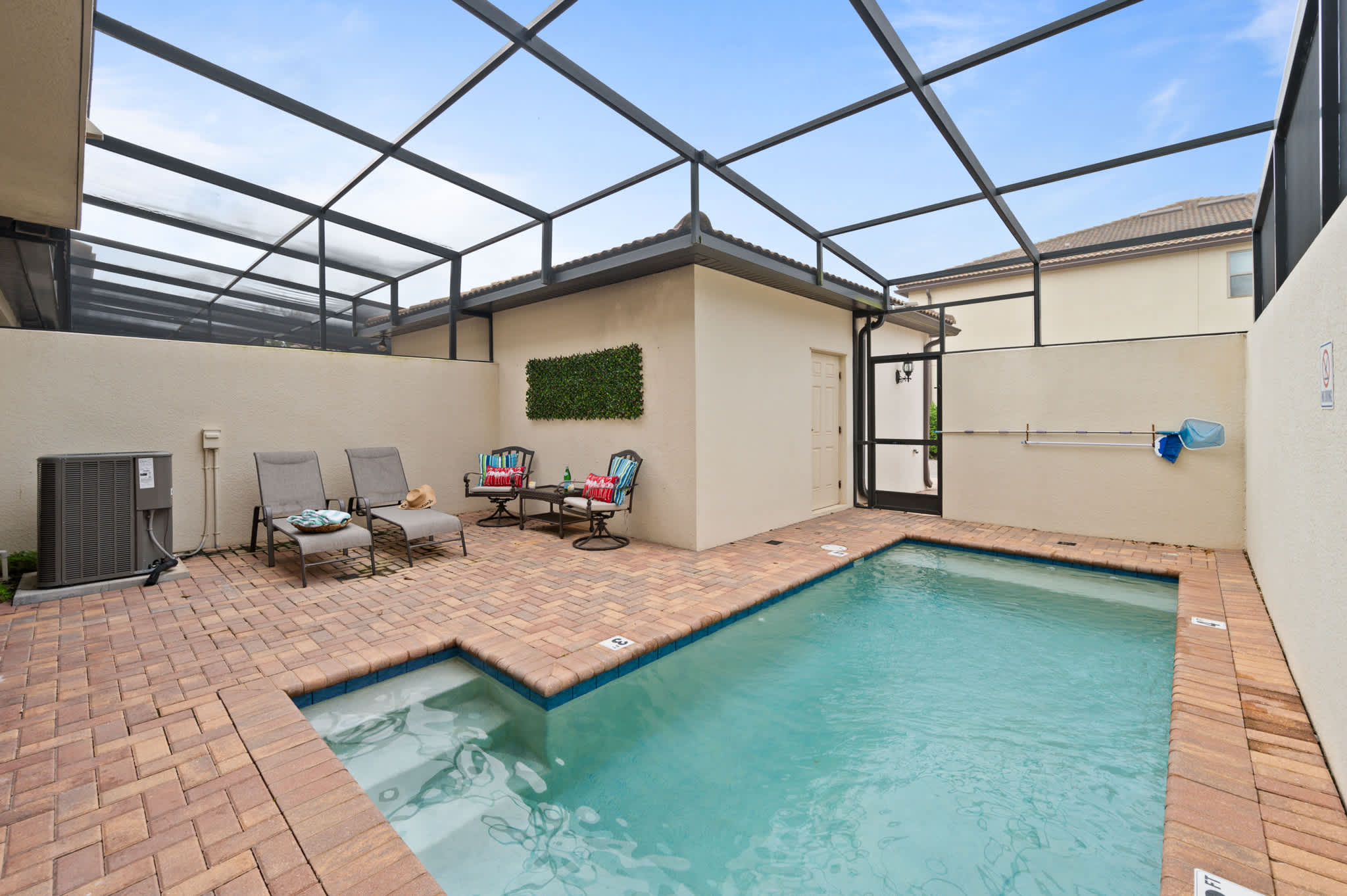 Spacious villa near Disney w/ private pool