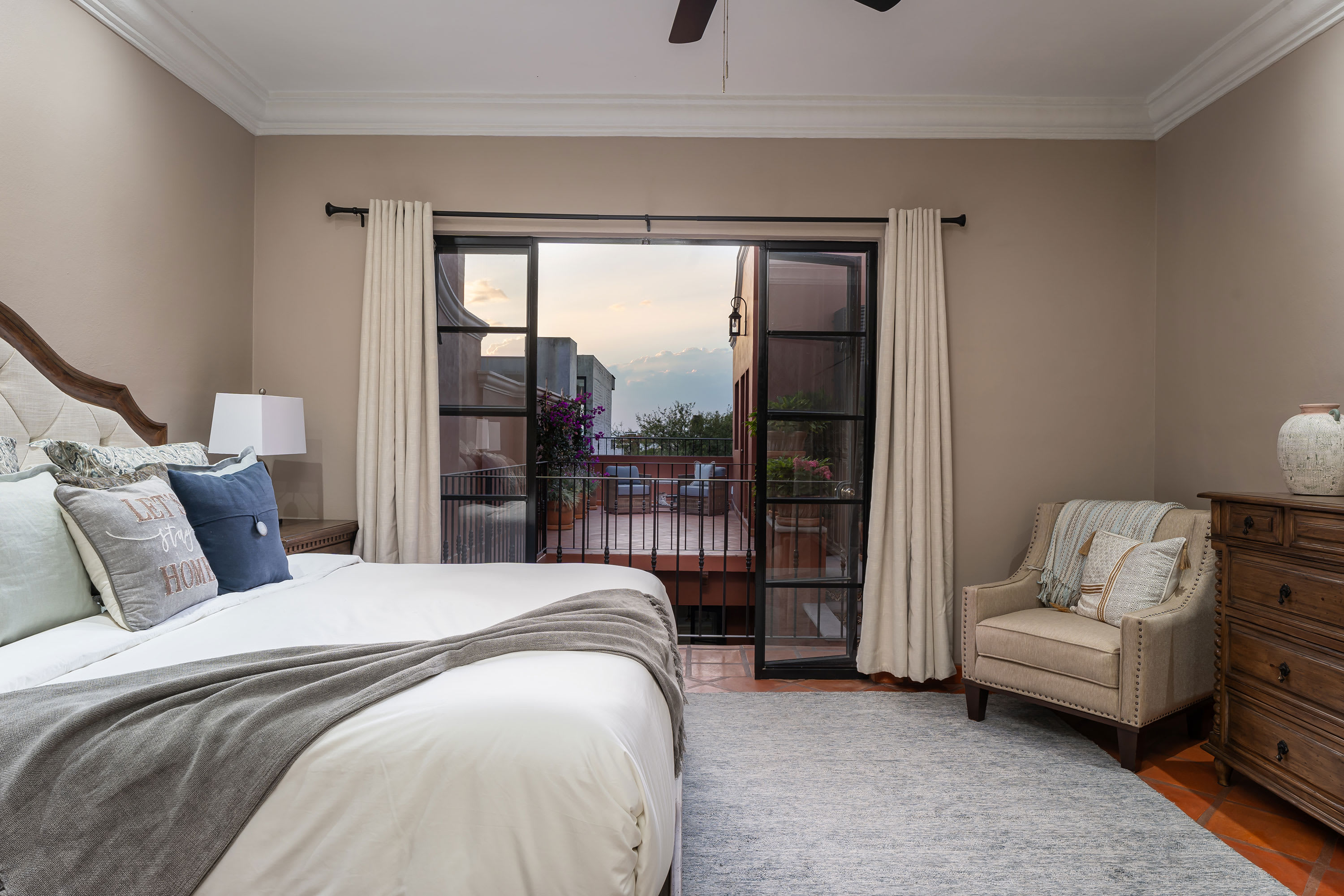 Casa Mimosa, 3BR Retreat with Rooftop & City Views - Foto 1