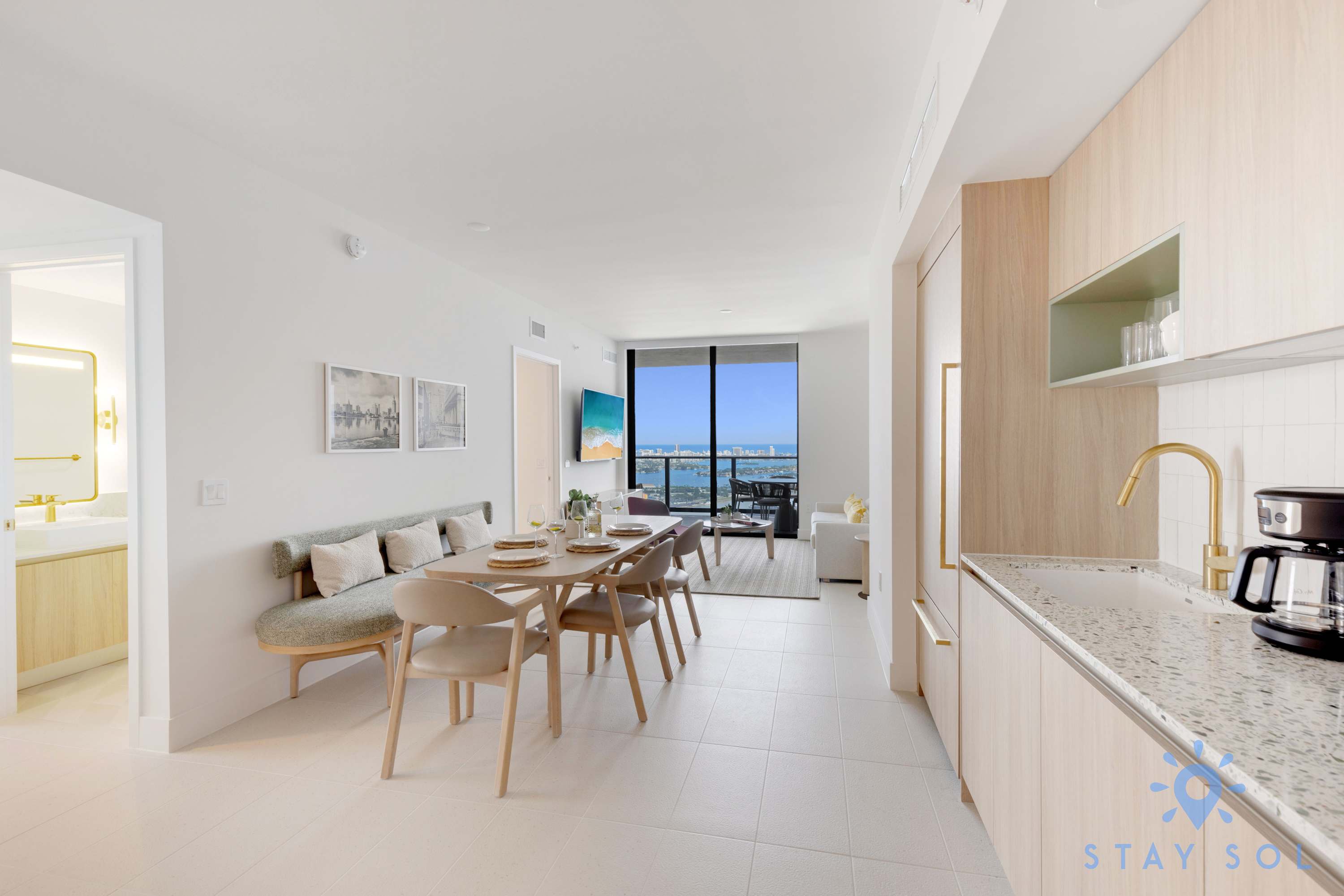 3BR Apartment with Pool, Gym and Views