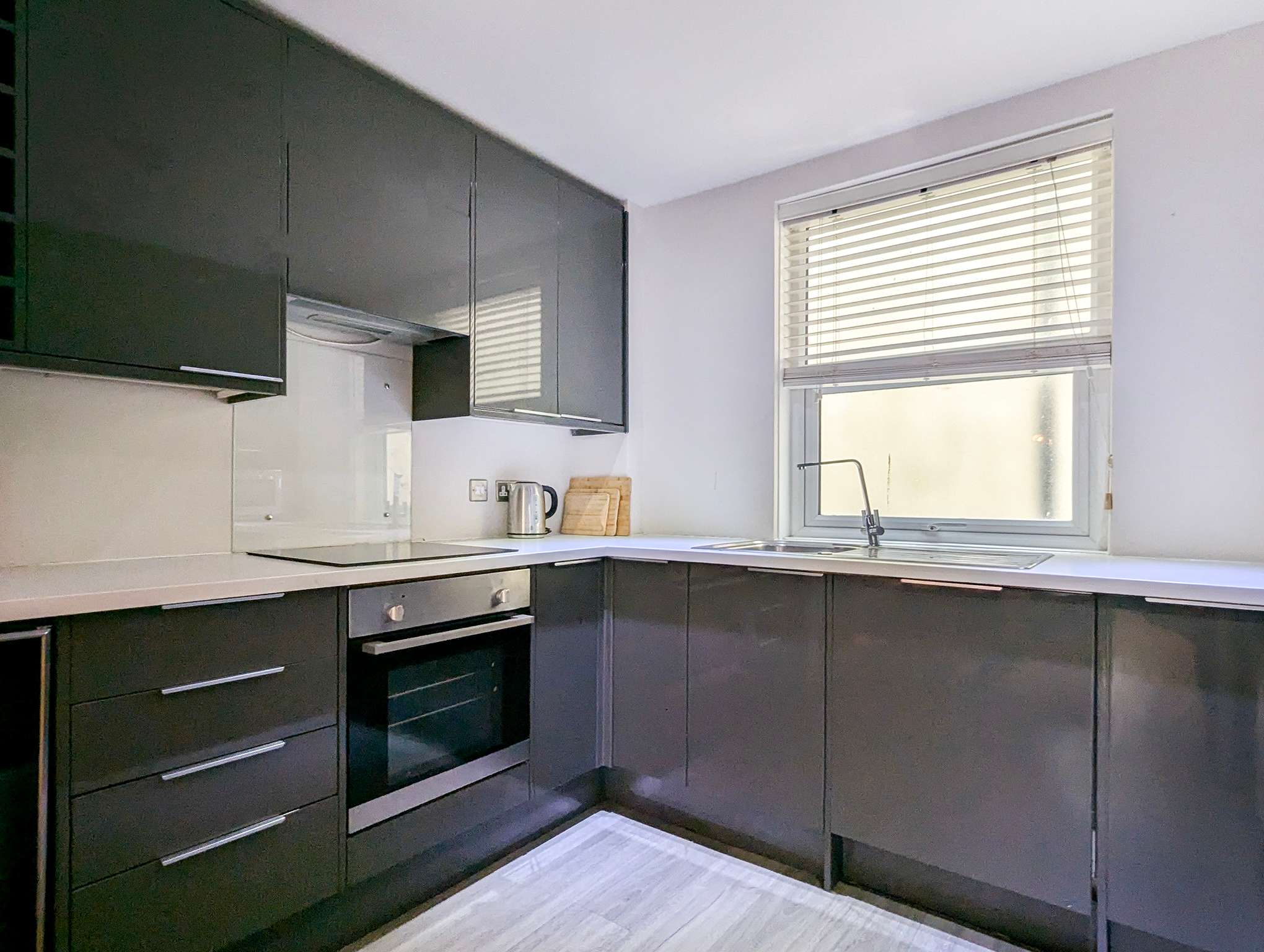 West Pier Beach - by Brighton Holiday Lets - Brighton Holiday Home - Image 12