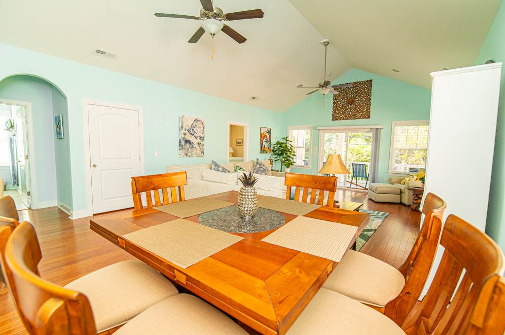 Aloha Breeze Pet Friendly House Near Beach