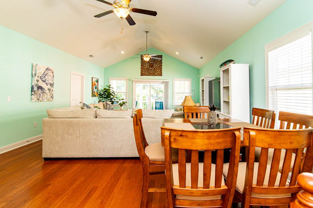 Aloha Breeze Pet Friendly House Near Beach