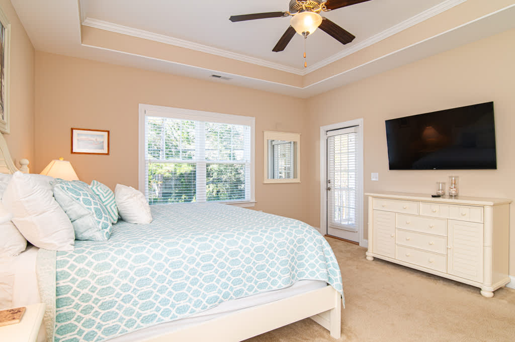 Upstairs Master Bedroom (Main Floor)