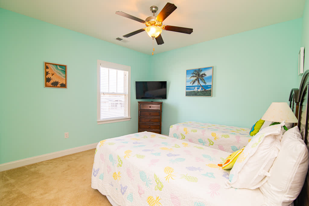 Upstairs Bedroom (Main Floor)