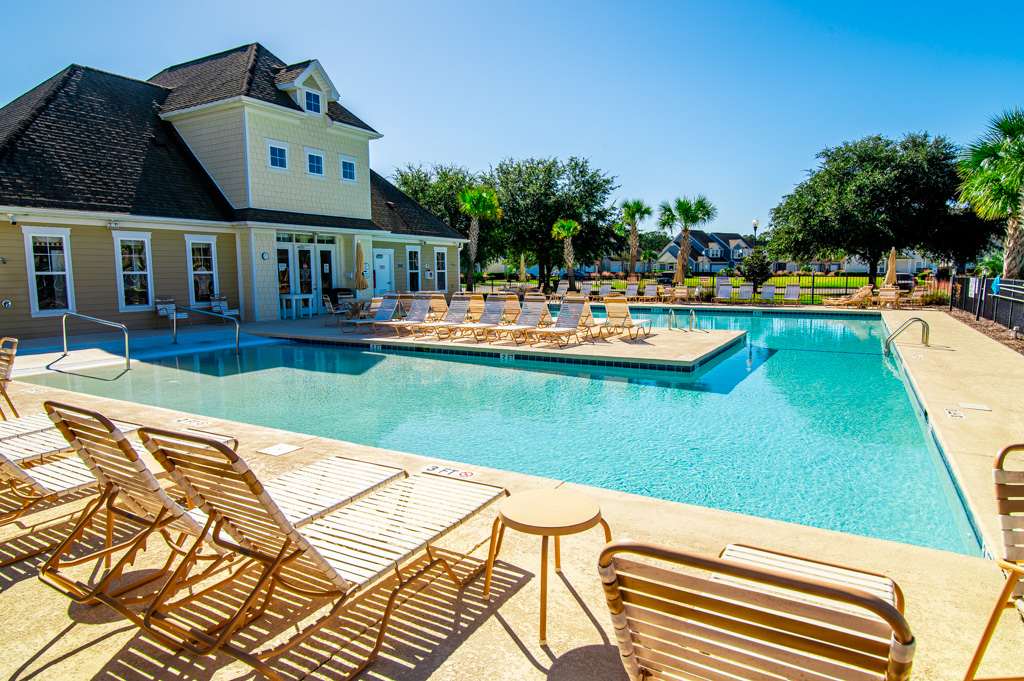 Barefoot Breeze House w Resort Pool & Hot Tub