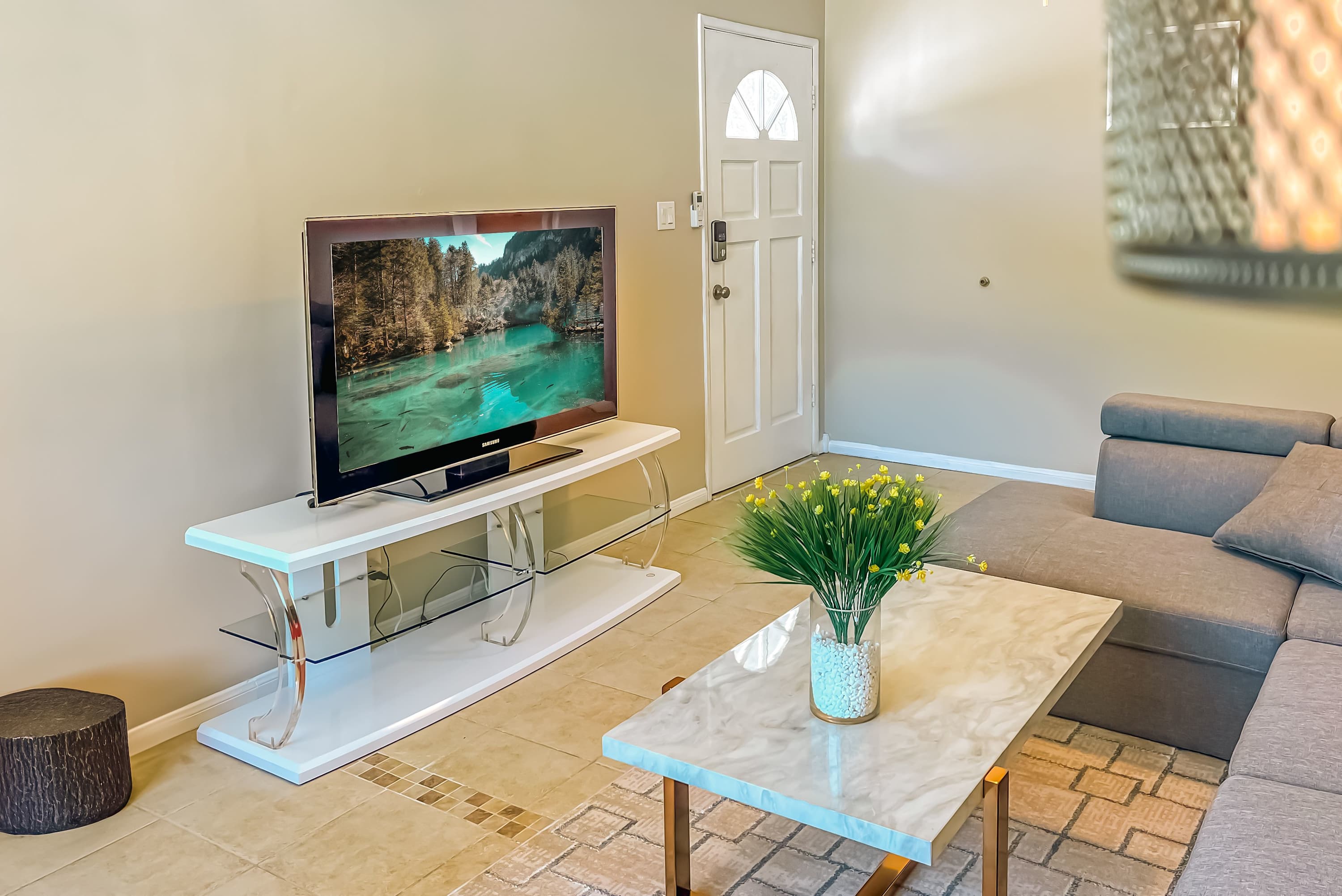 Modern Retreat with Spacious Yard & Cozy Interiors 2