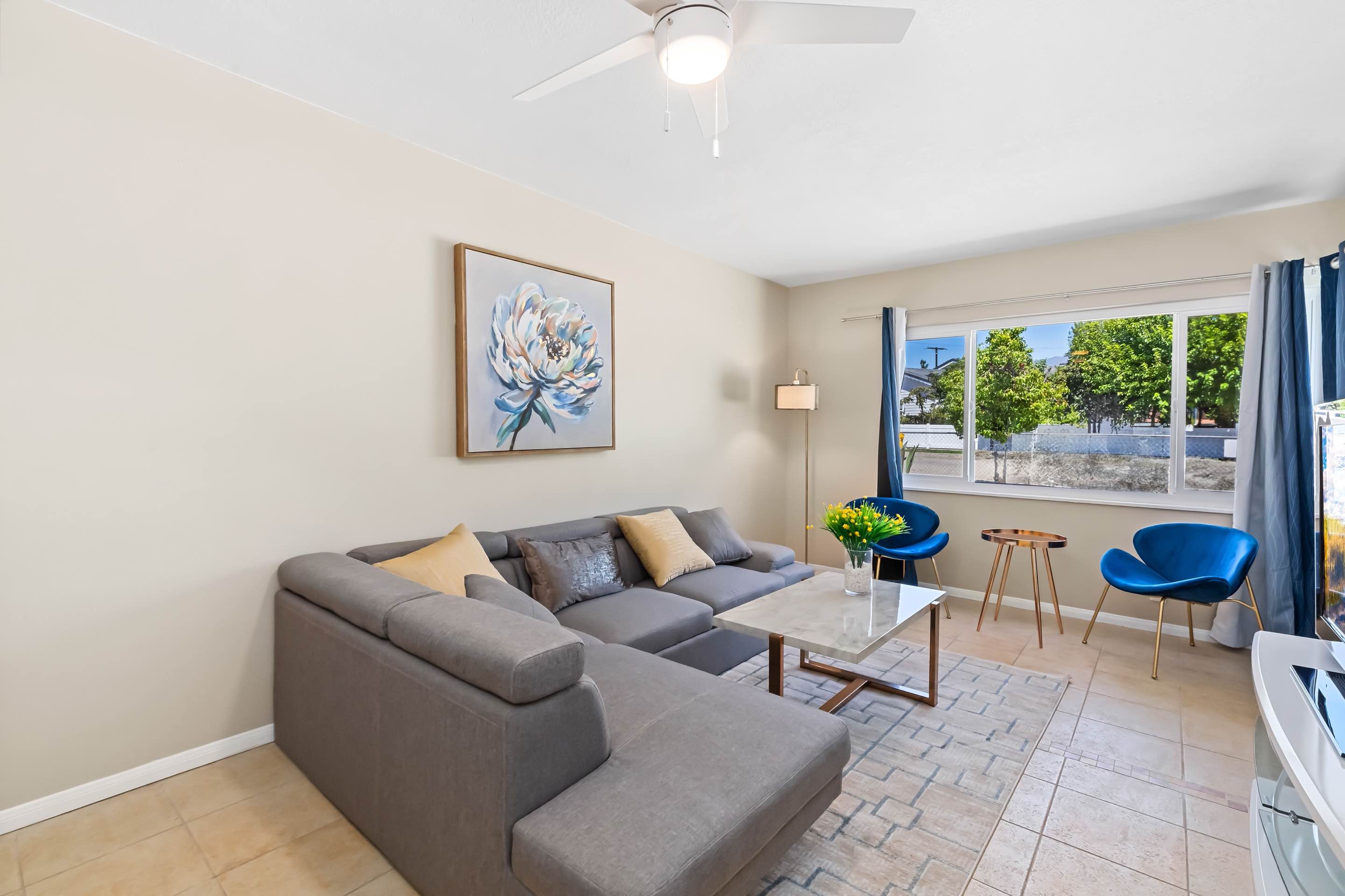 Modern Retreat with Spacious Yard & Cozy Interiors 5