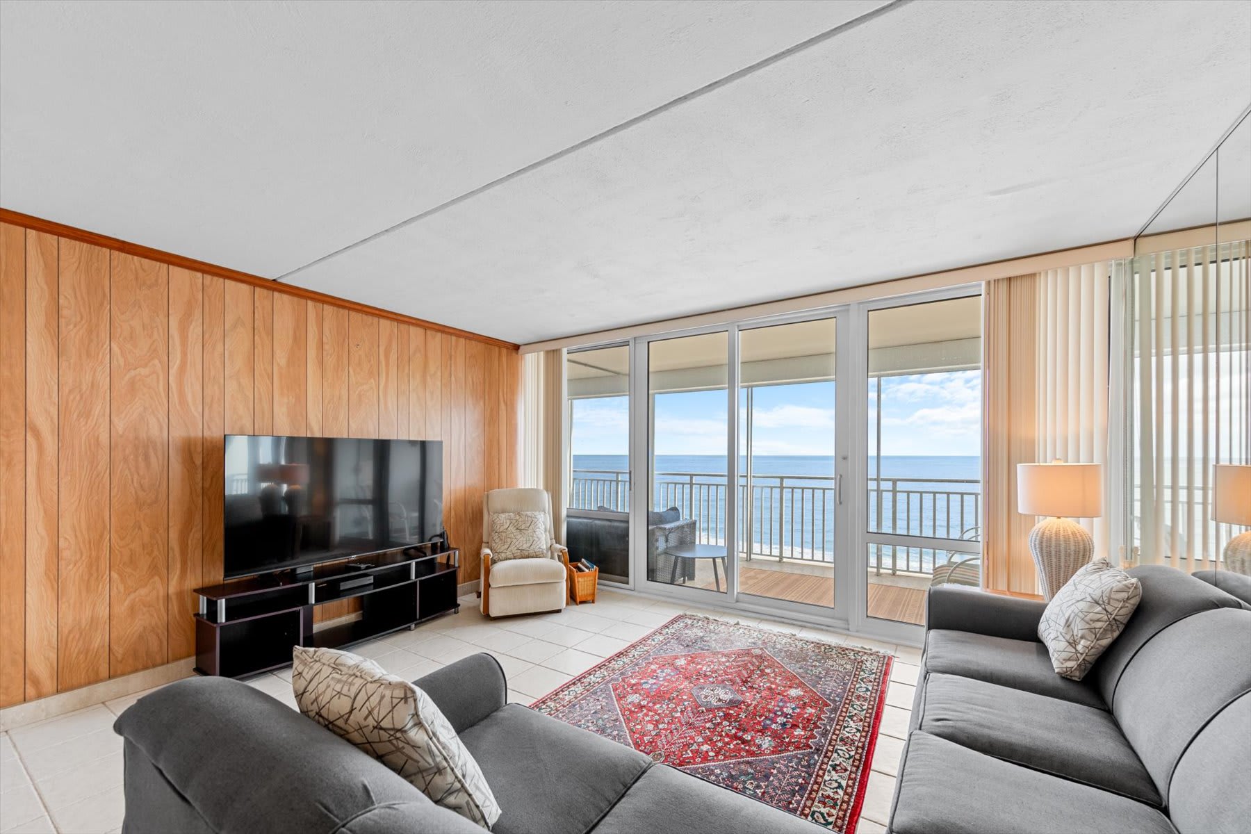 Direct Oceanfront Condo with the Best Amenities | Photo 3