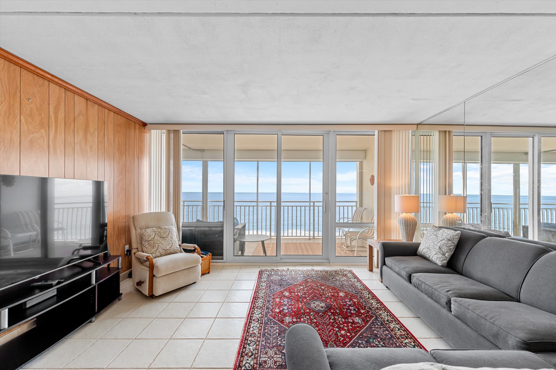 Direct Oceanfront Condo with the Best Amenities | Photo 2