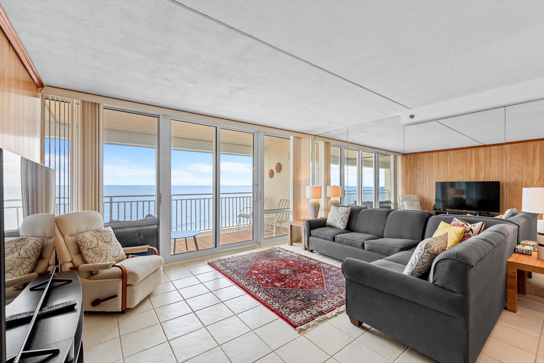 Direct Oceanfront Condo with the Best Amenities