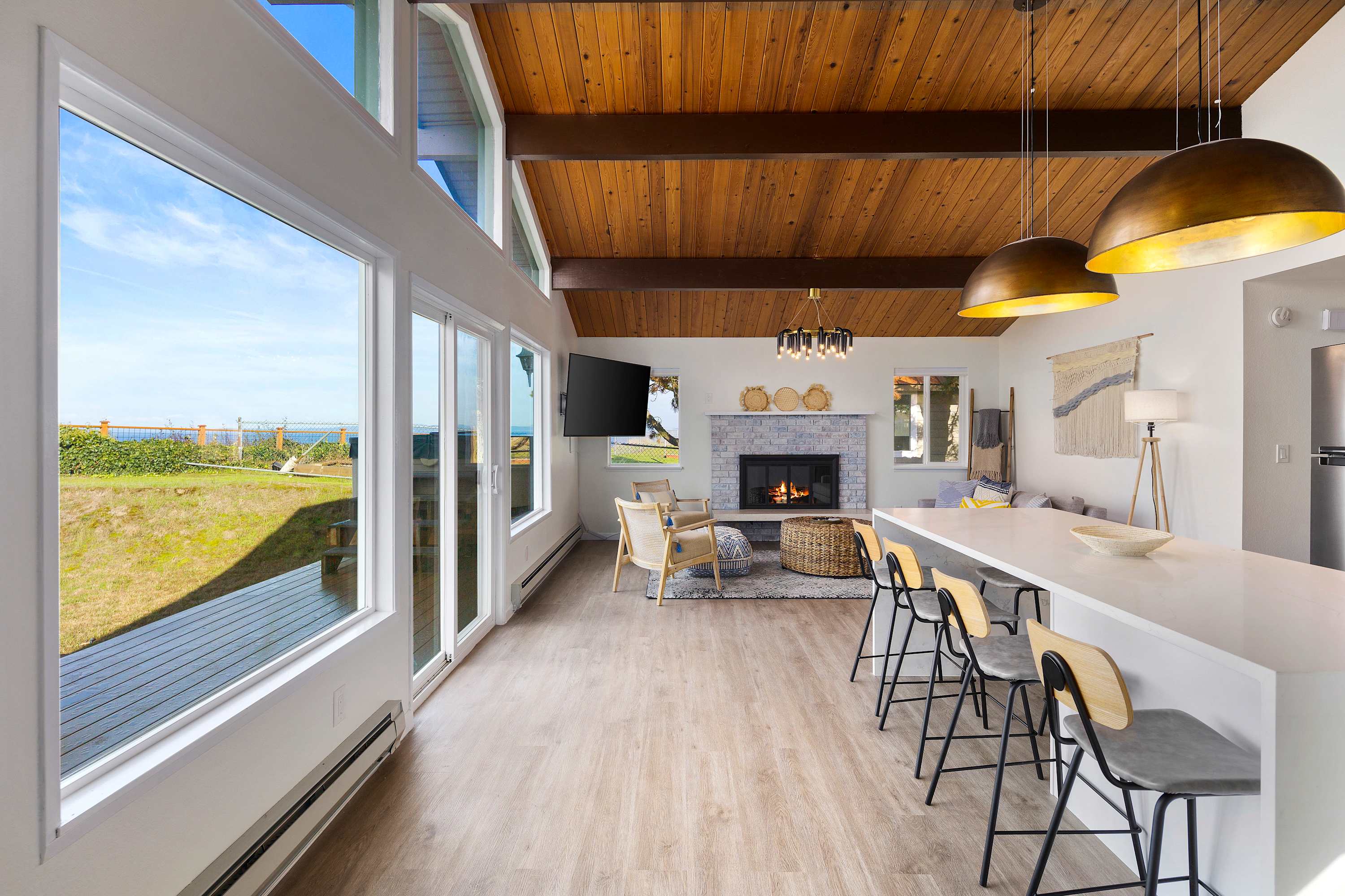 Charming Coastal Retreat 6