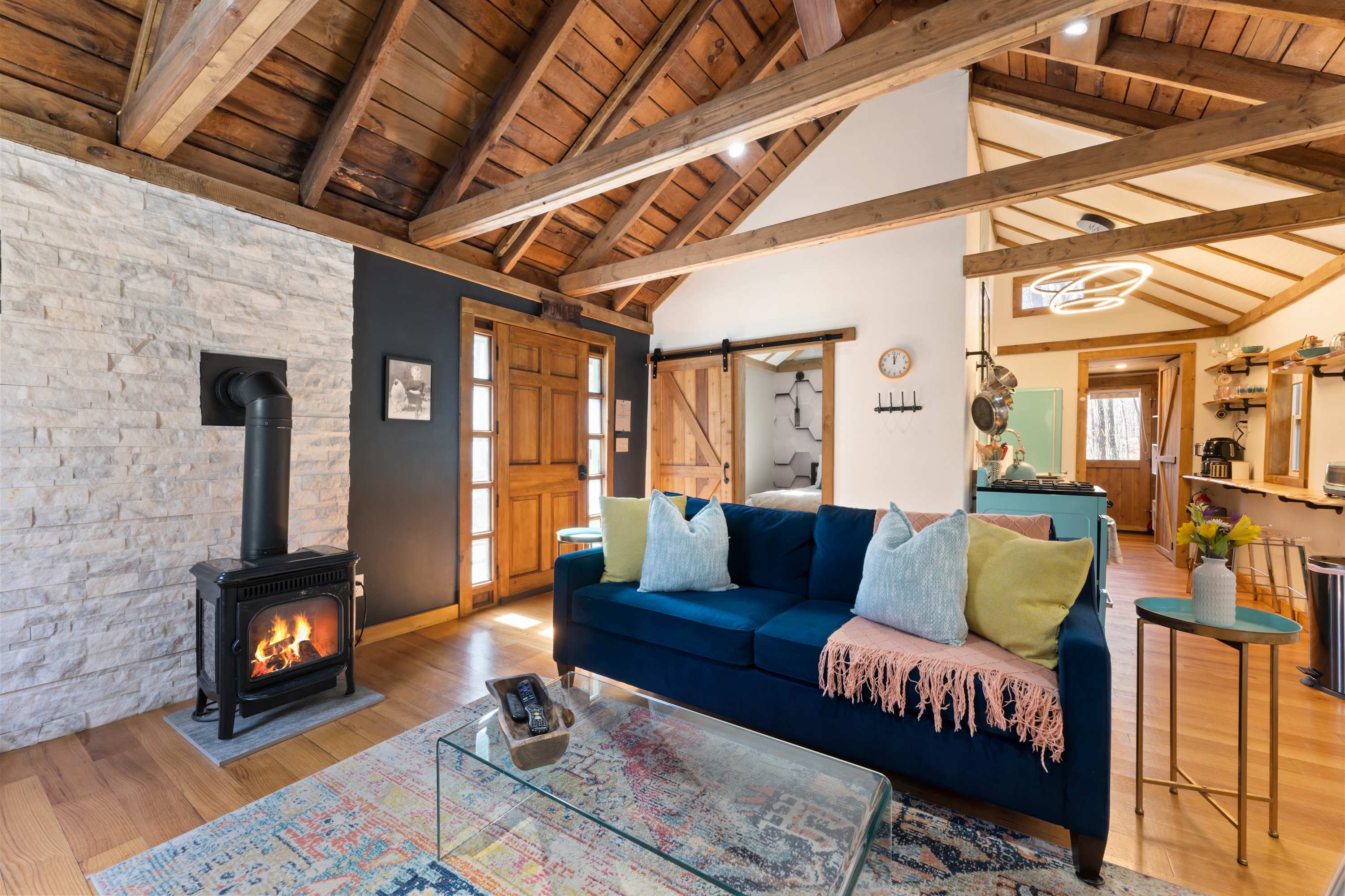 Cozy Cabin With Firepit And Gas Fireplace - Charming Couples Retreat - Lake Wallenpaupack, PA